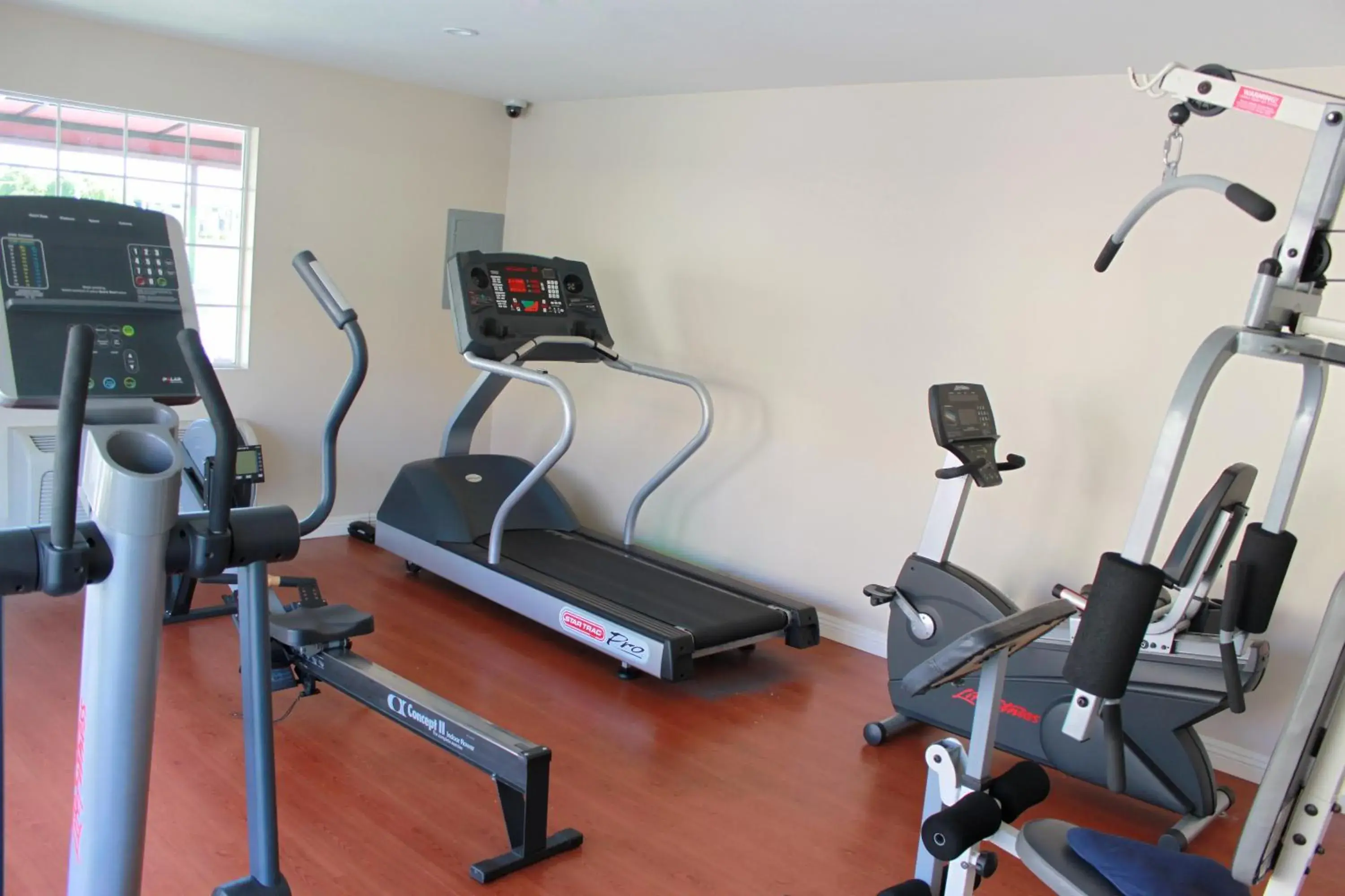 Fitness centre/facilities in Crystal Inn Suites & Spas Fitness centre/facilities in Crystal Inn Suites & Spas