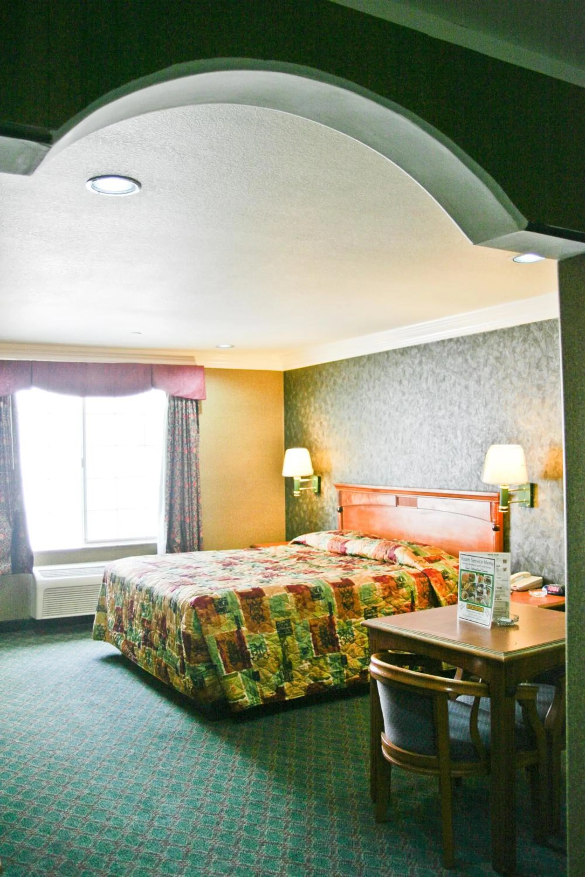 Bed in Crystal Inn Suites & Spas