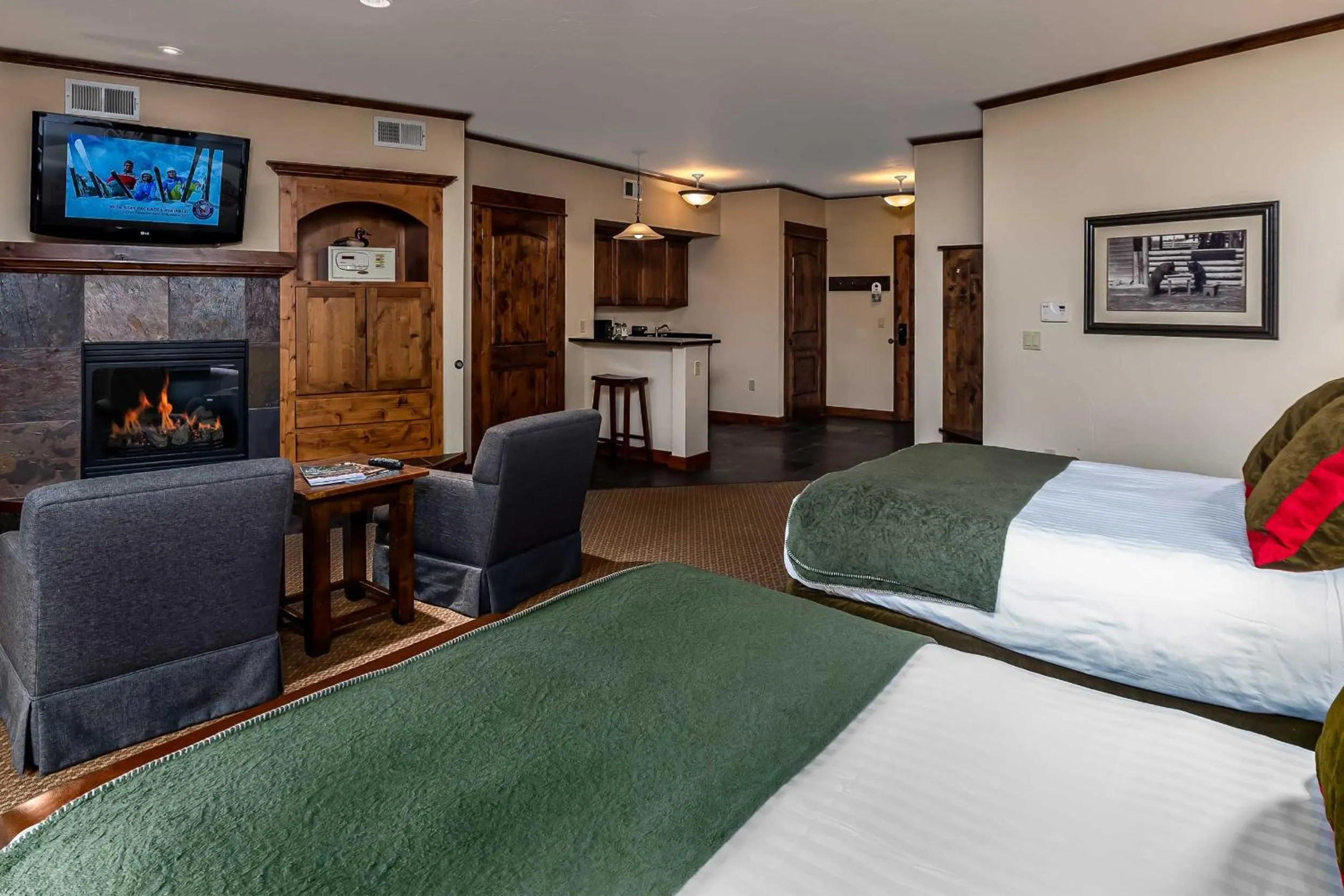 Photo of the whole room, Bed in Lodge at Whitefish Lake