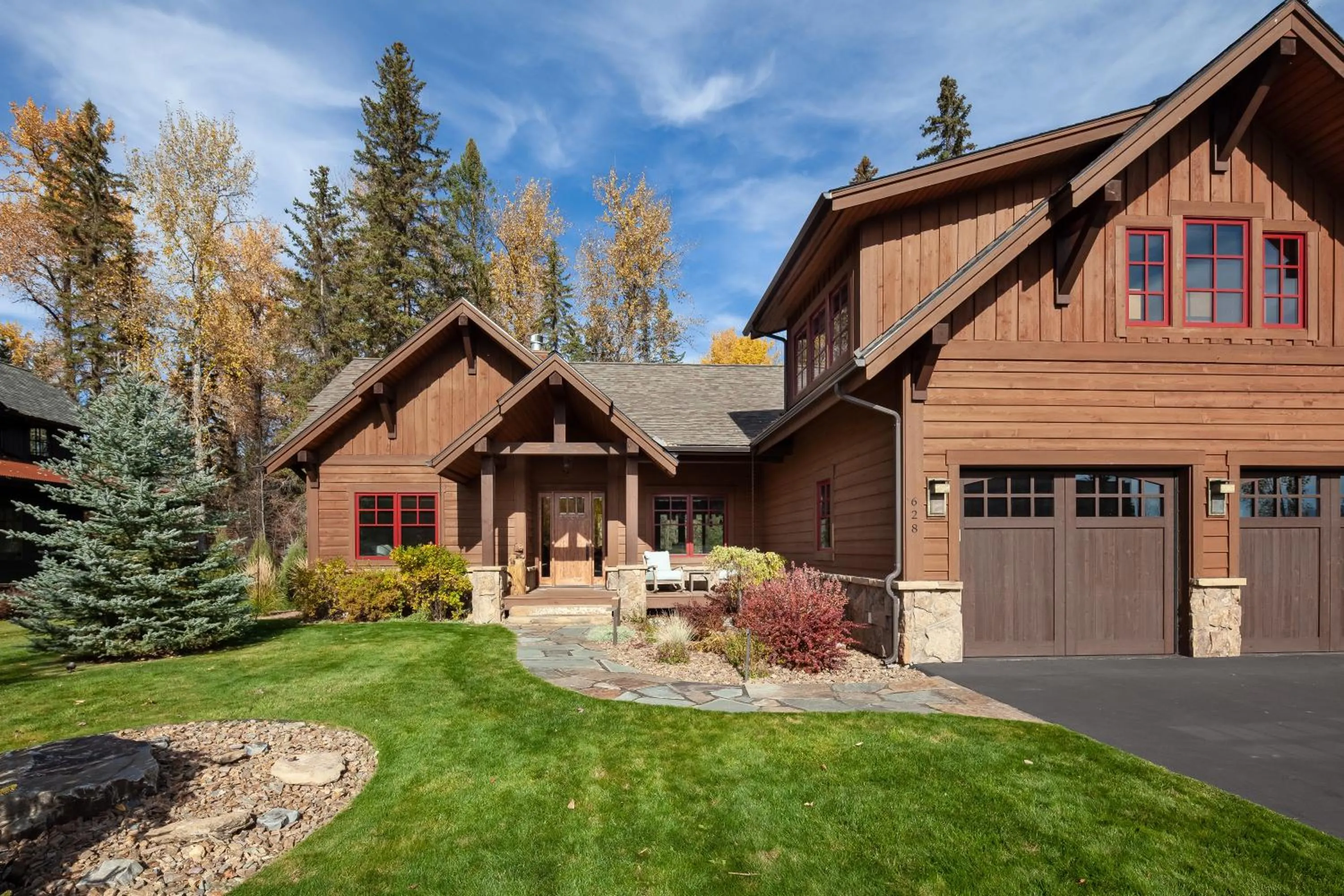 Photo of the whole room in Lodge at Whitefish Lake