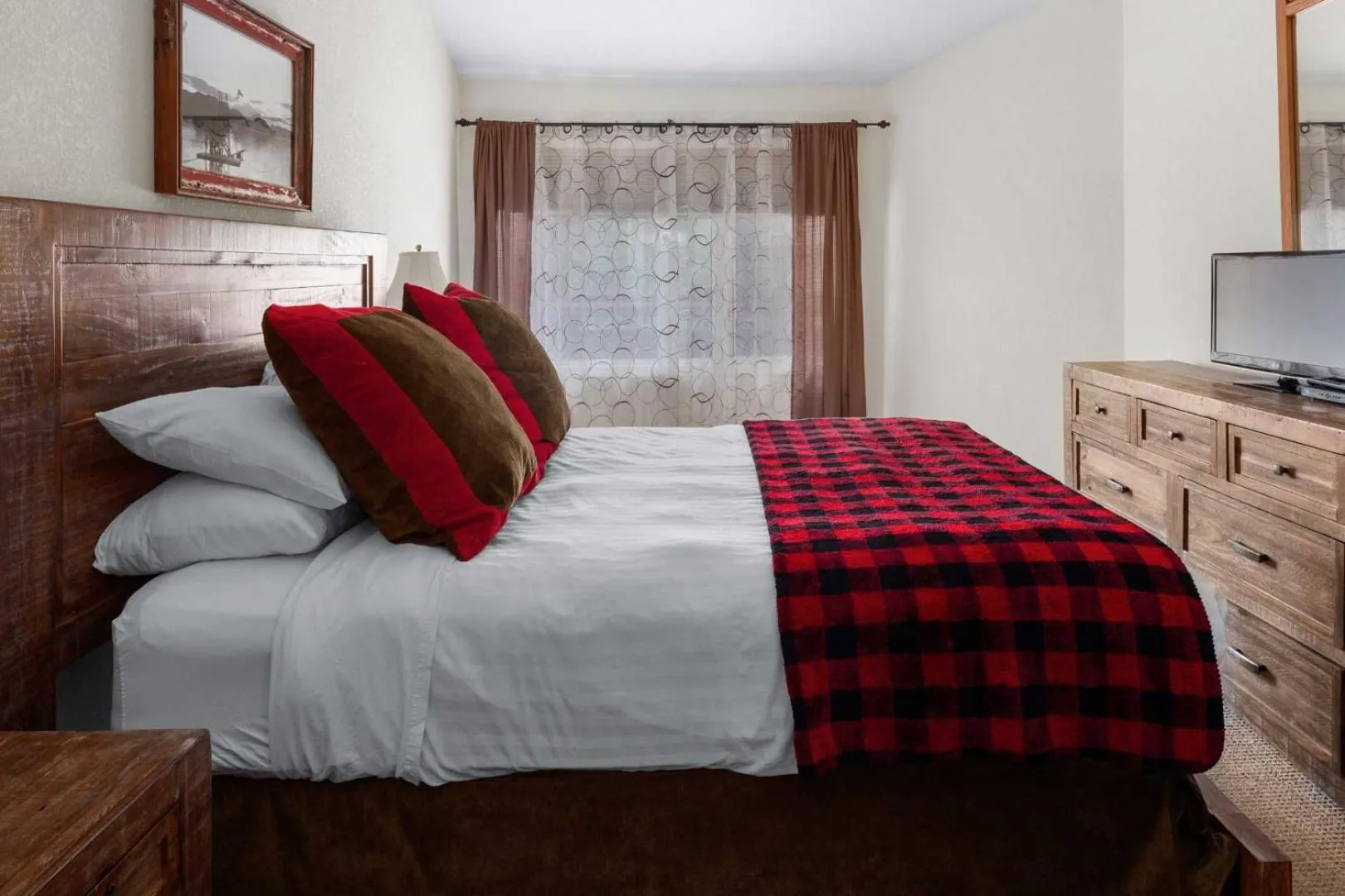 Bedroom, Bed in Lodge at Whitefish Lake