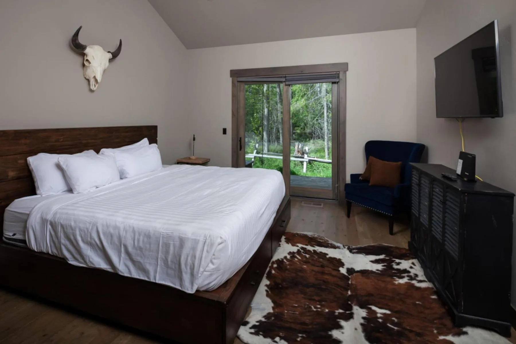 Bedroom, Bed in Lodge at Whitefish Lake