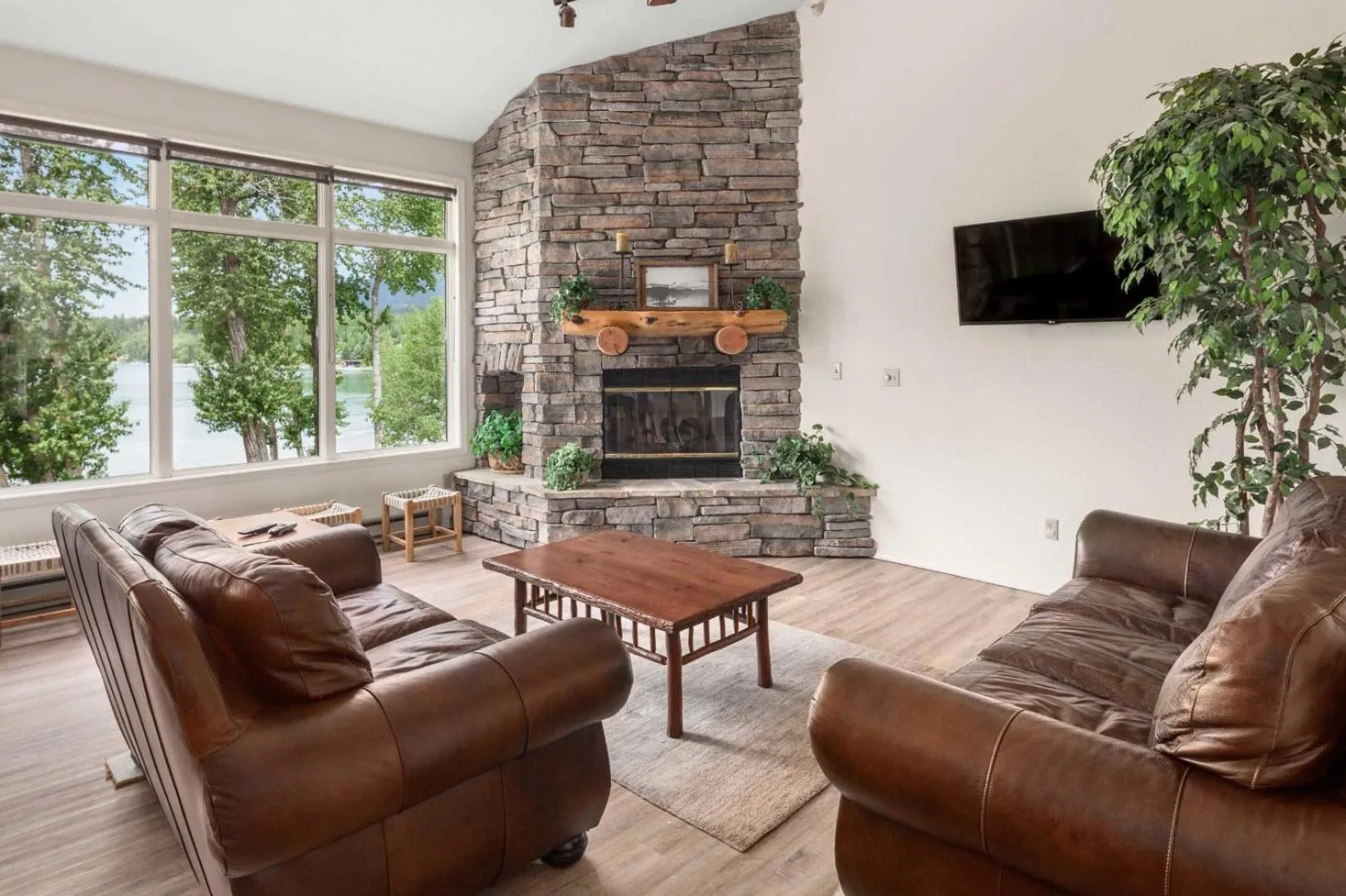 Living room in Lodge at Whitefish Lake