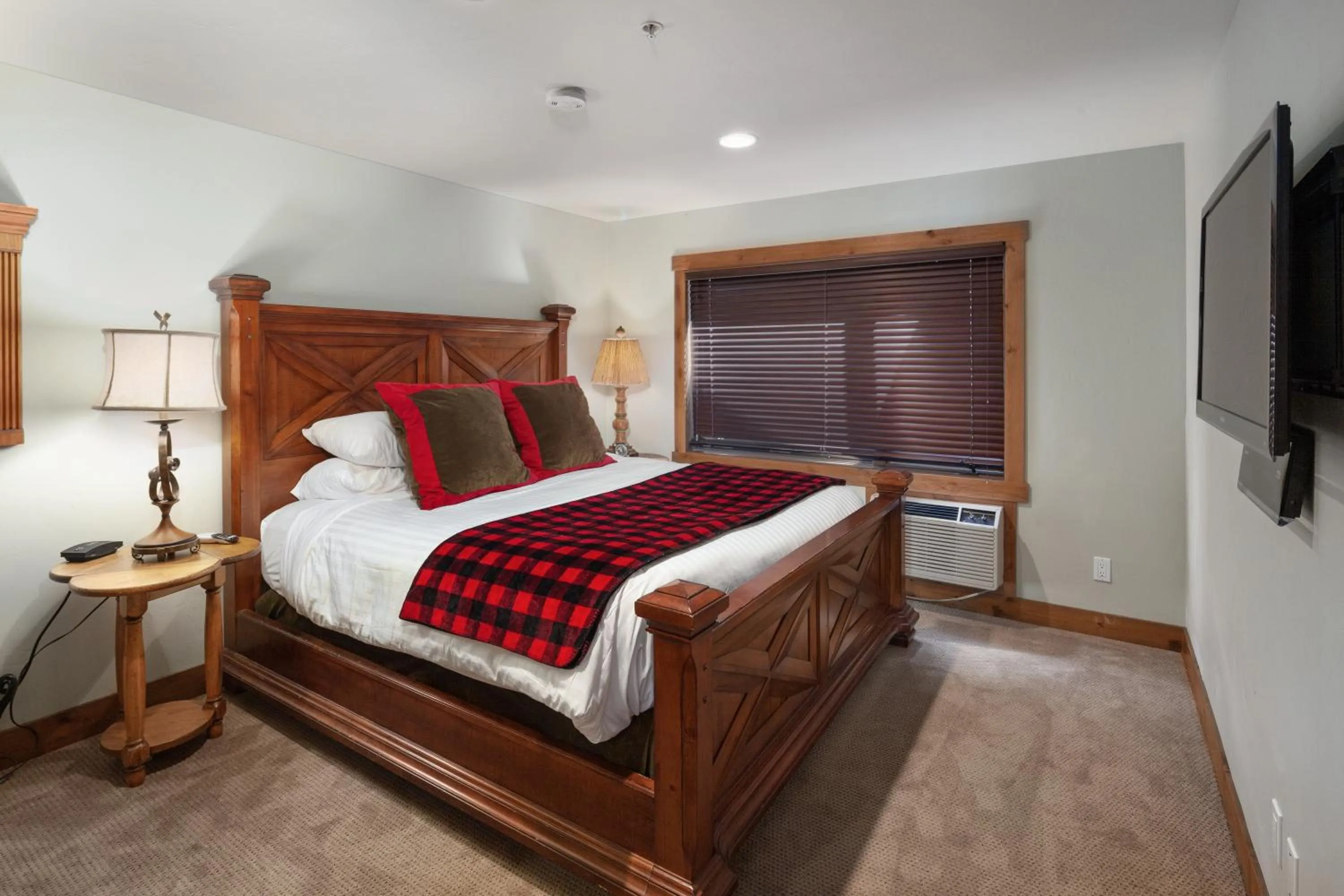 Bedroom, Bed in Lodge at Whitefish Lake