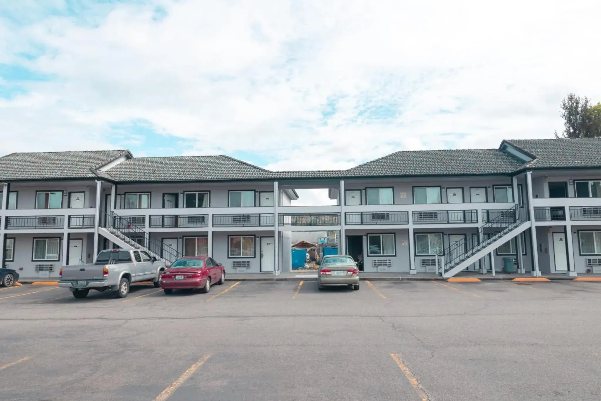 Property building in Sumner Motor Inn Property building in Sumner Motor Inn