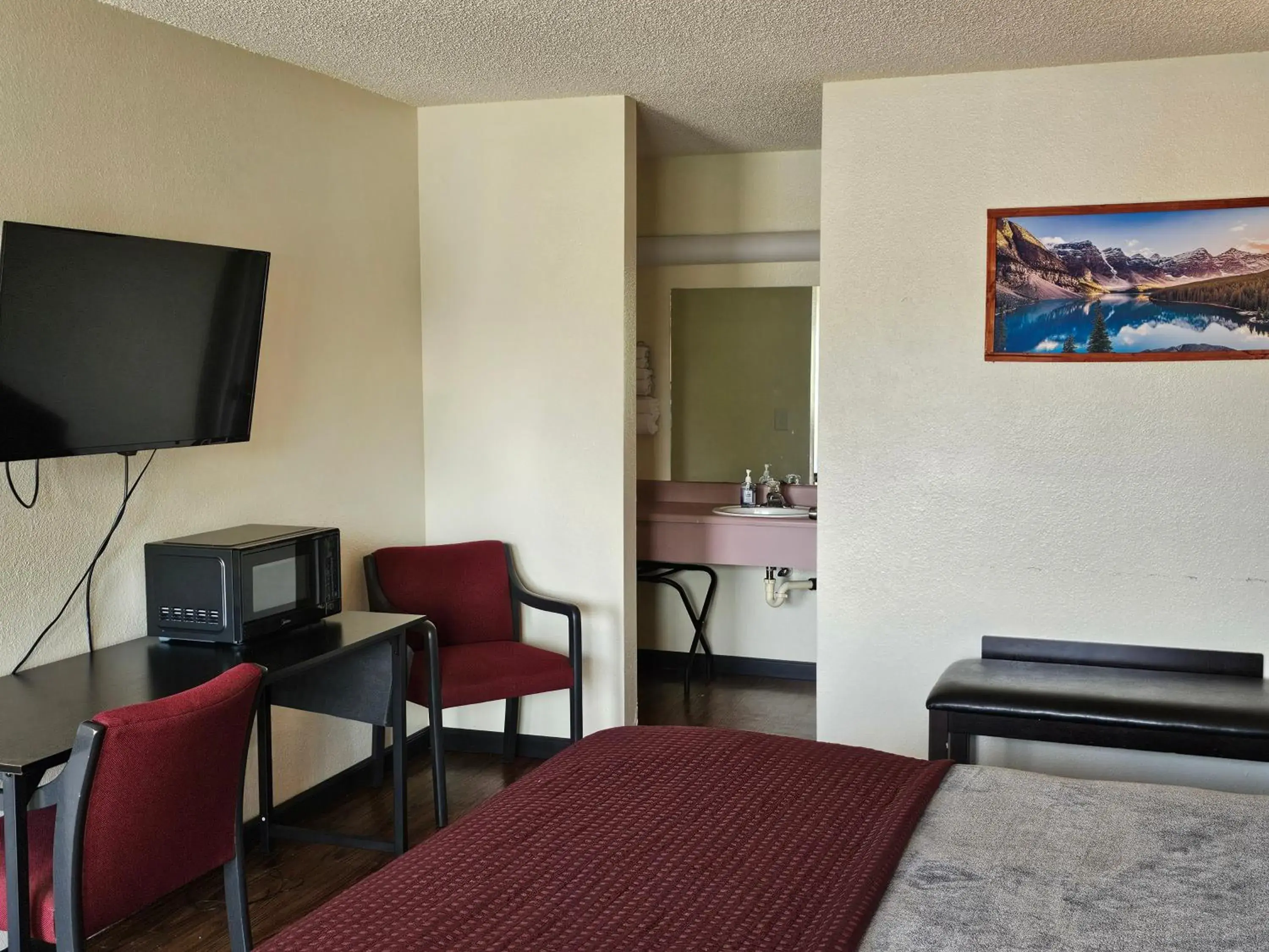 Seating area in Sumner Motor Inn Seating area in Sumner Motor Inn