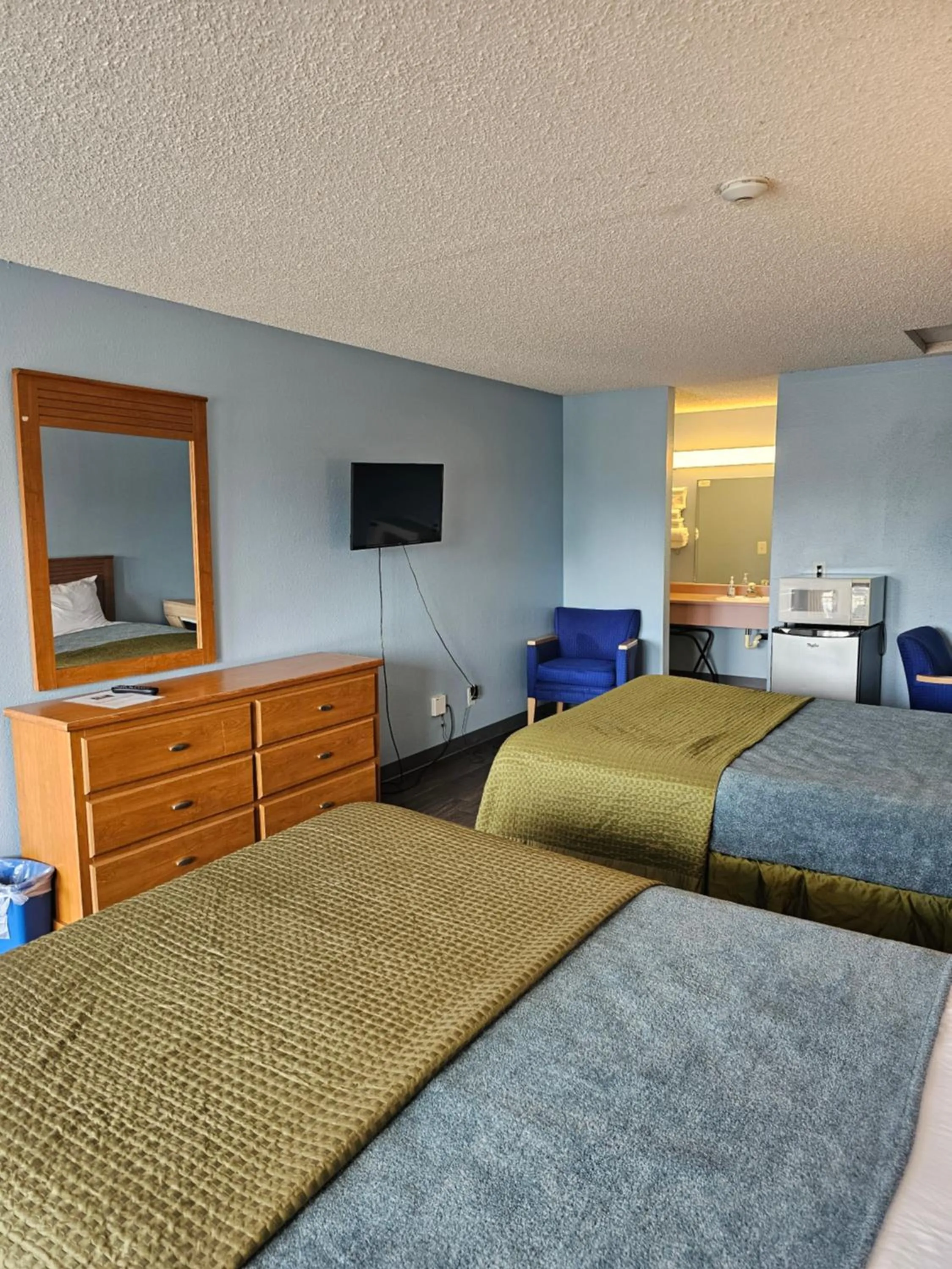 Photo of the whole room, Bed in Sumner Motor Inn