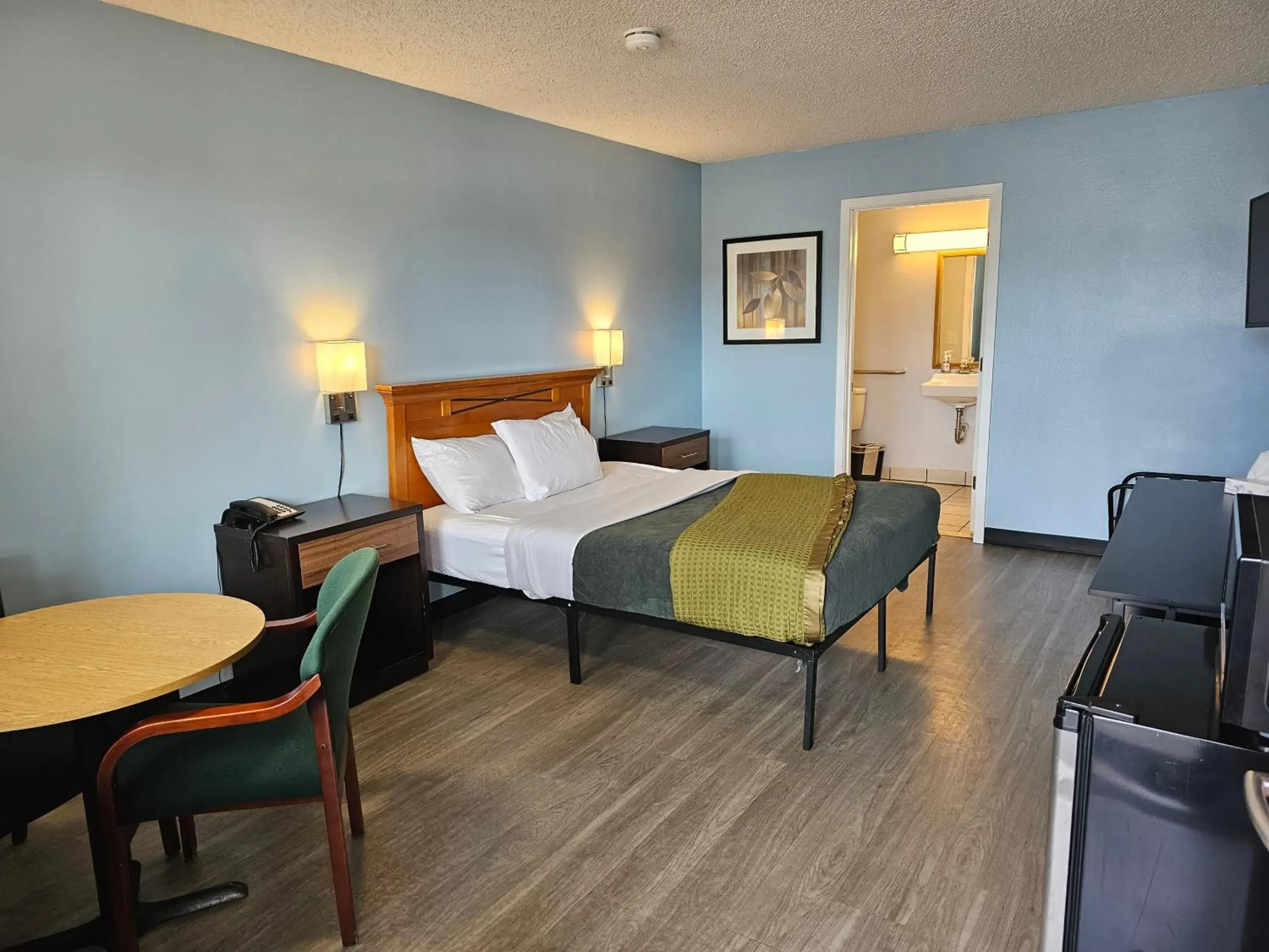 Bedroom, Bed in Sumner Motor Inn Bedroom, Bed in Sumner Motor Inn