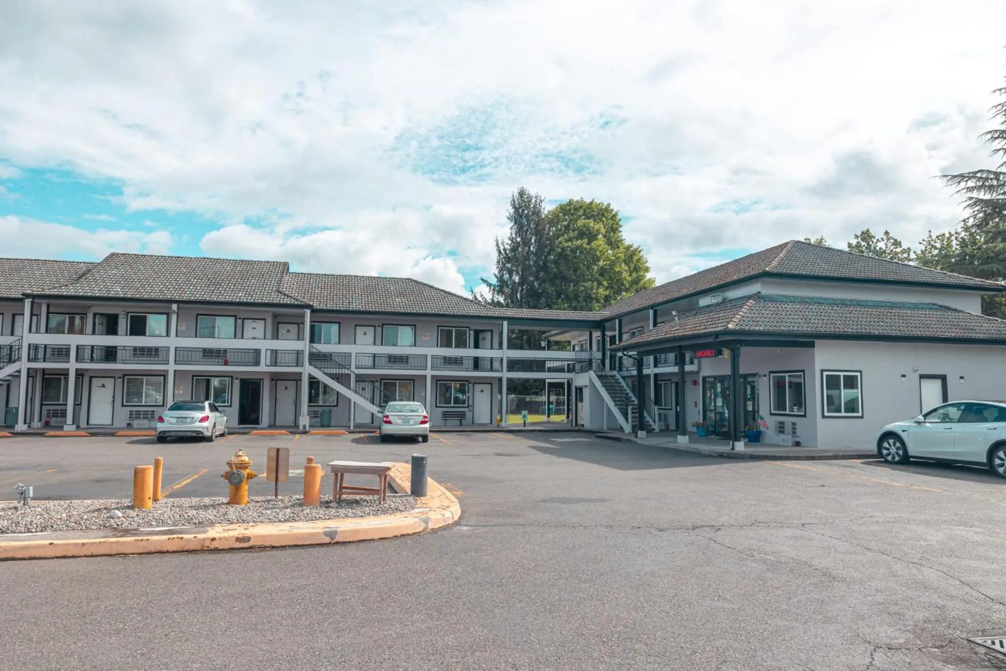 Property building in Sumner Motor Inn