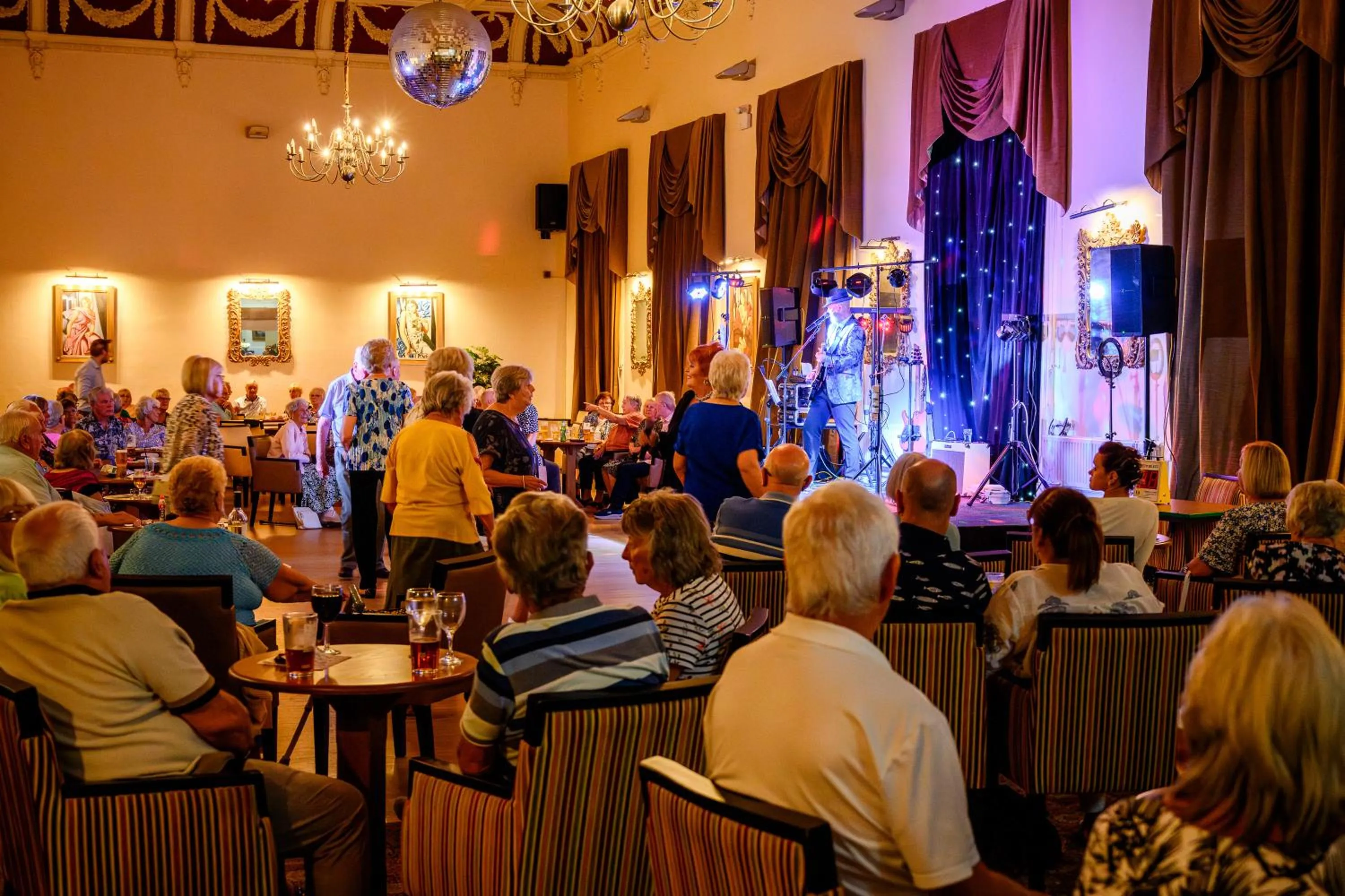 Entertainment in Hotel Prince Regent