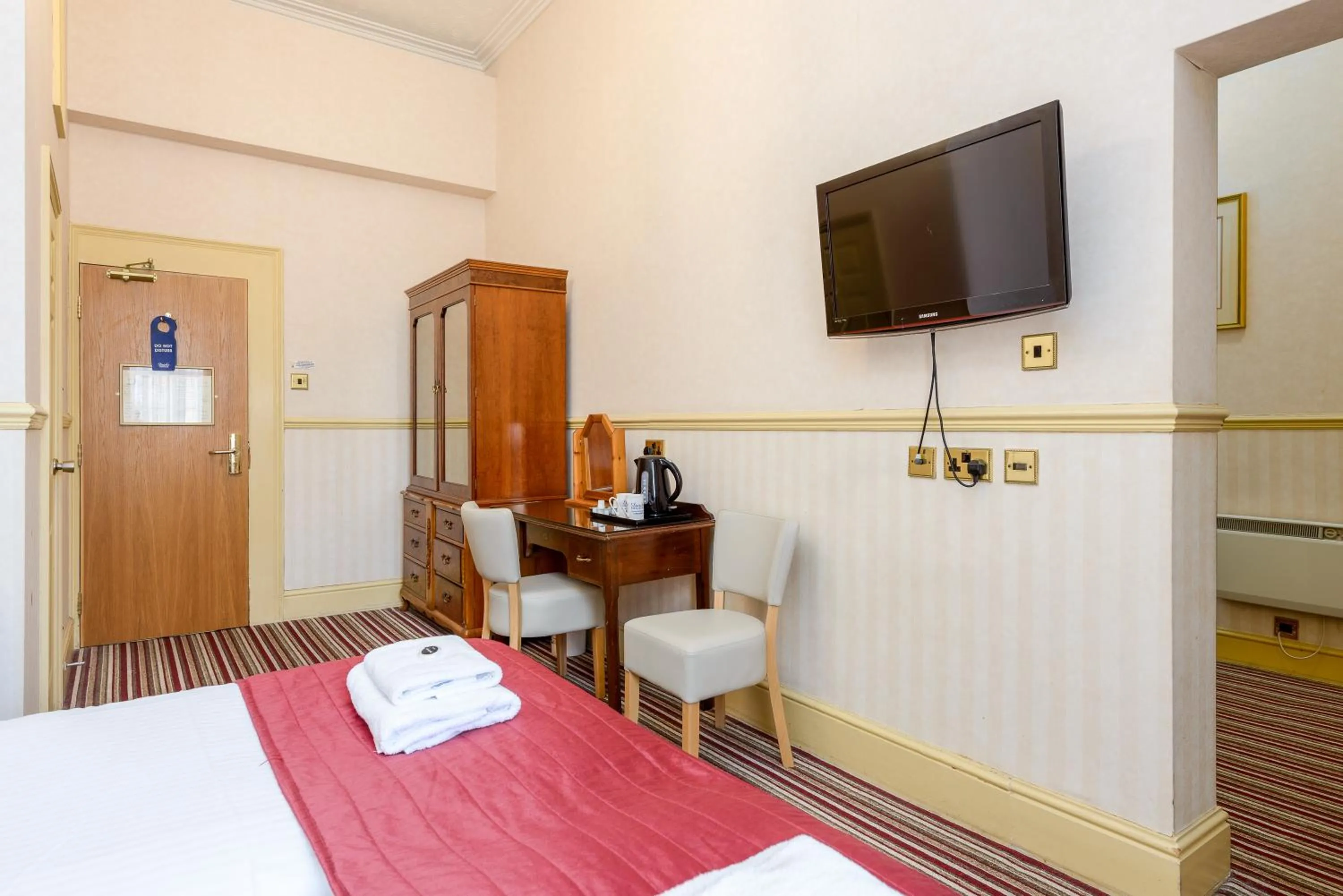 TV and multimedia, Bed in Hotel Prince Regent