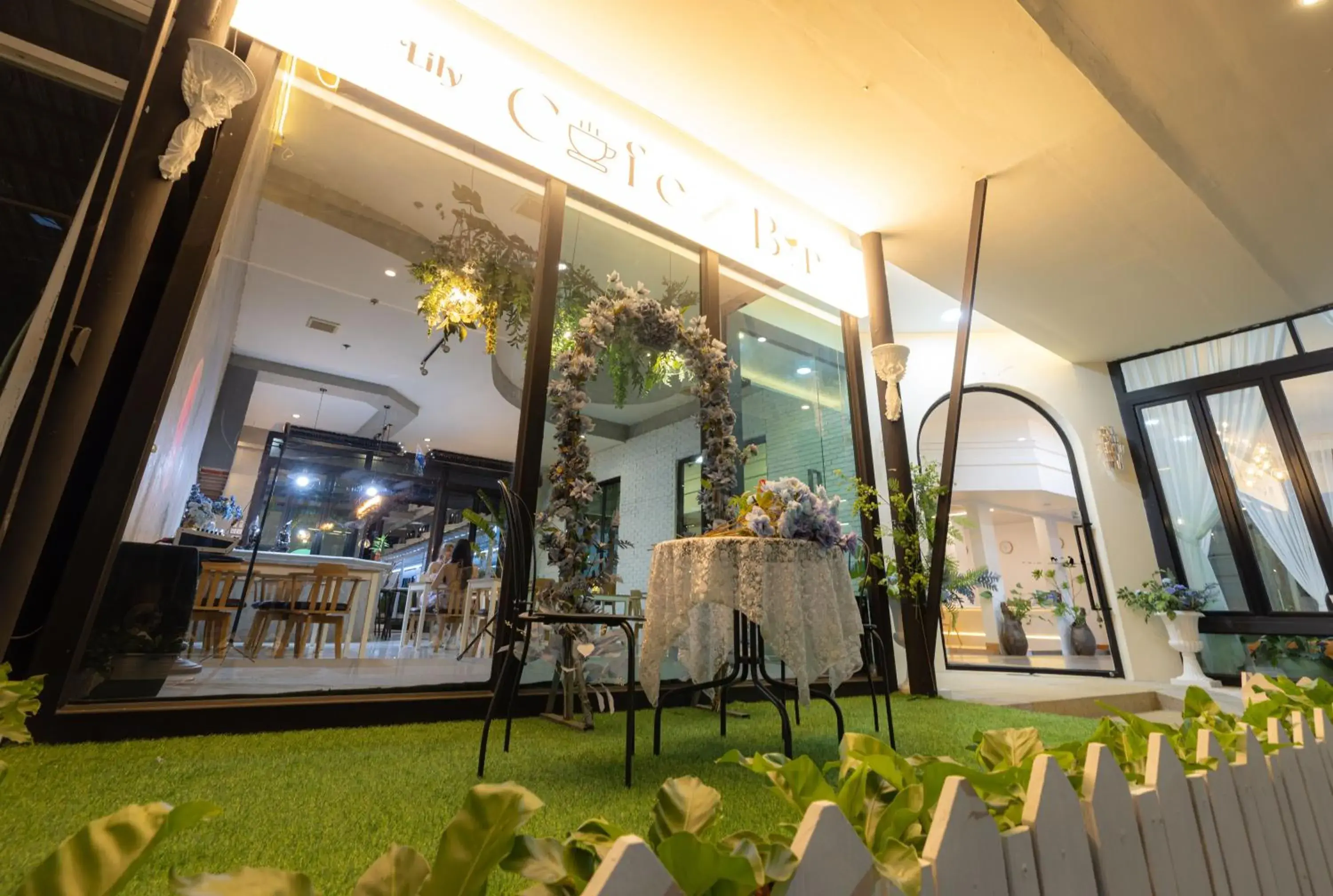 Restaurant/places to eat in Blue Carina Hotel Phuket Restaurant/places to eat in Blue Carina Hotel Phuket