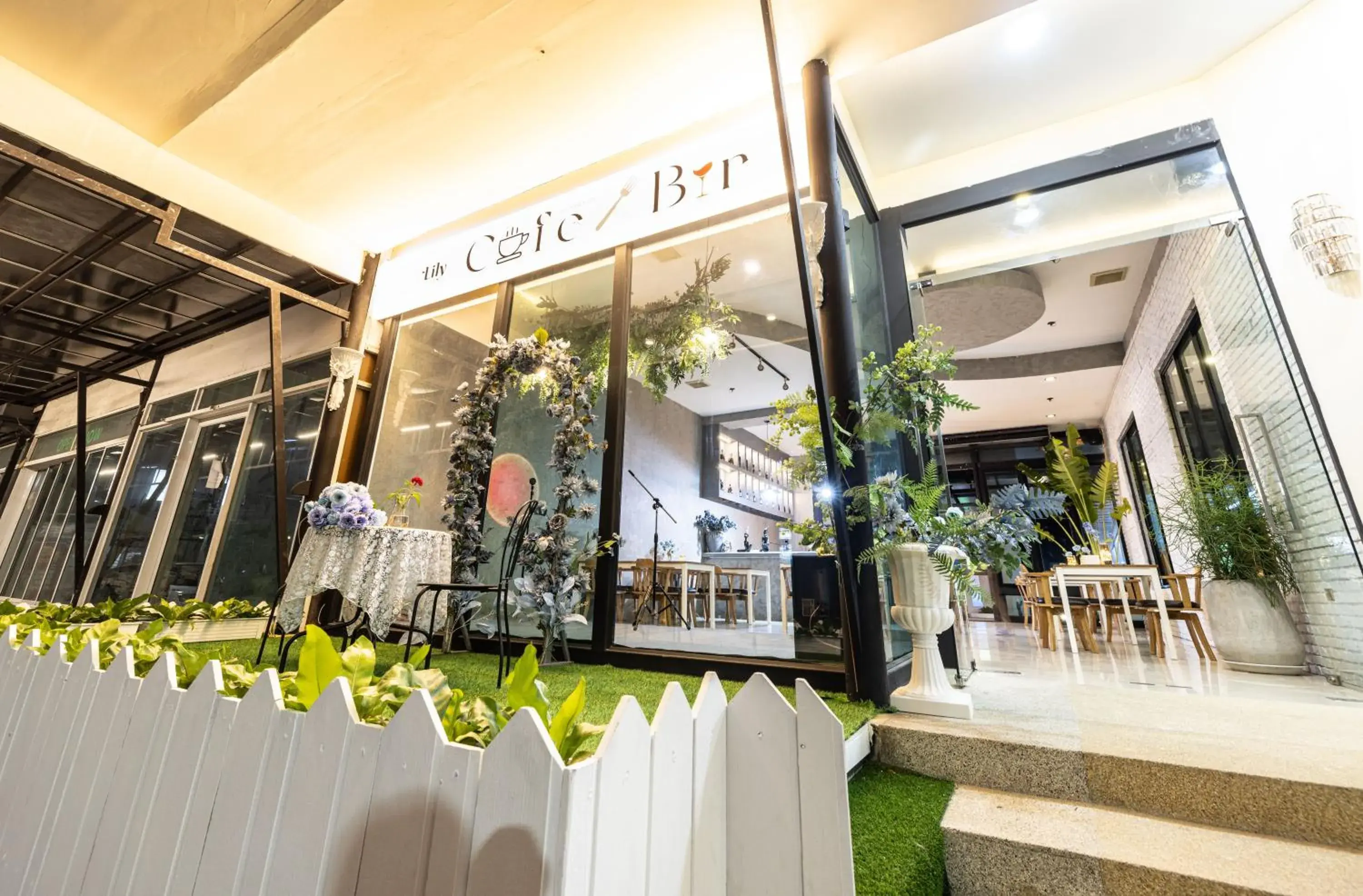 Restaurant/places to eat in Blue Carina Hotel Phuket Restaurant/places to eat in Blue Carina Hotel Phuket