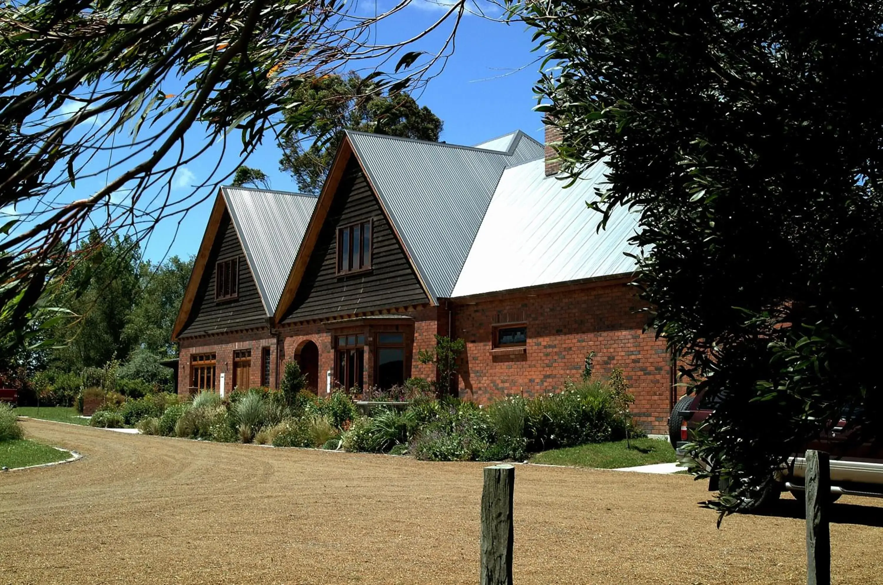 Facade/entrance in Lake Karapiro Lodge Facade/entrance in Lake Karapiro Lodge