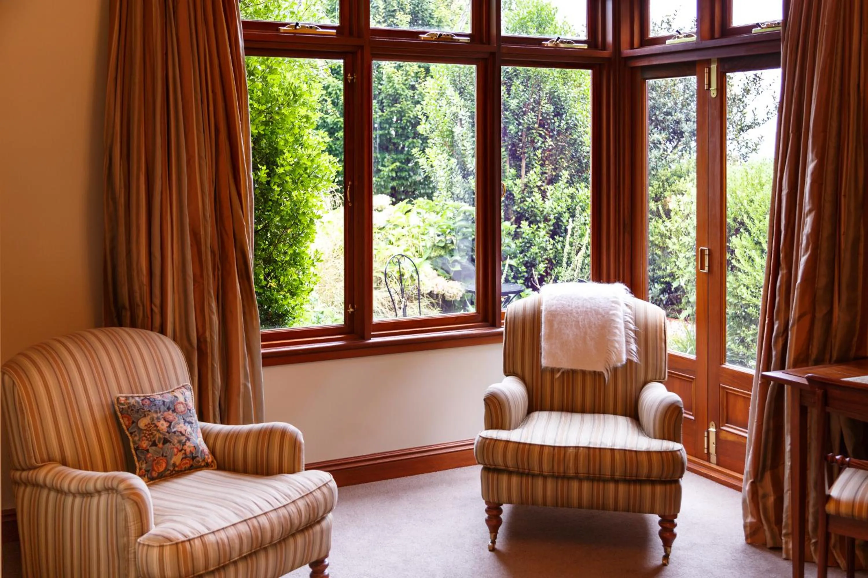 Photo of the whole room in Lake Karapiro Lodge