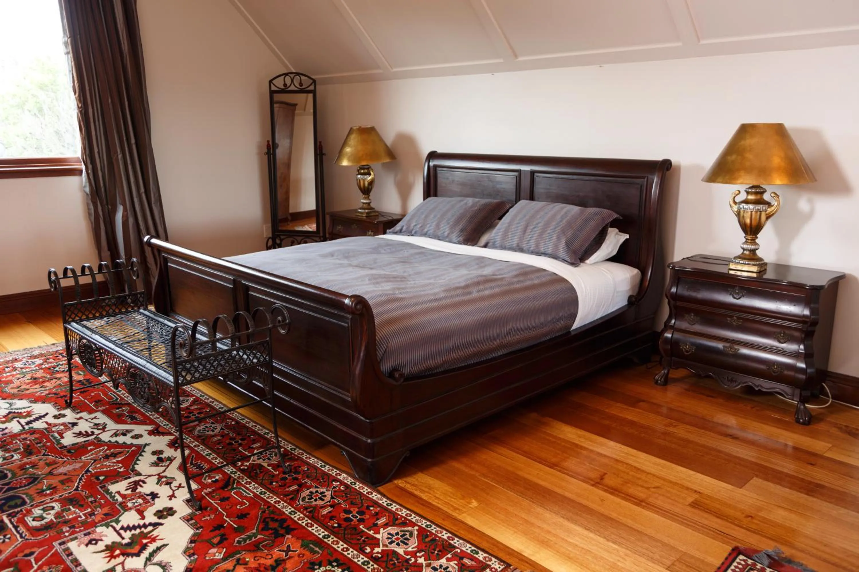 Photo of the whole room, Bed in Lake Karapiro Lodge