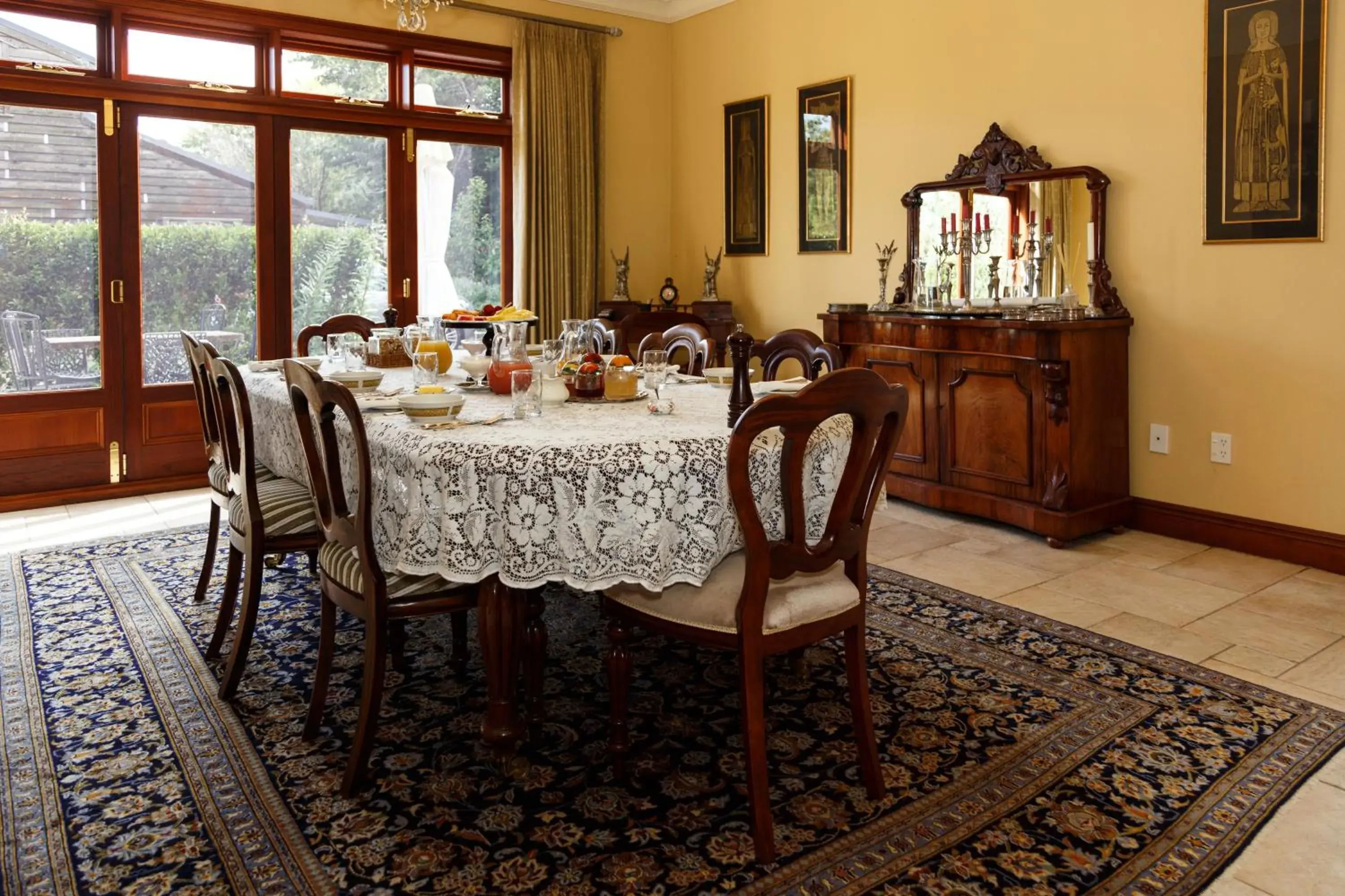 Breakfast in Lake Karapiro Lodge Breakfast in Lake Karapiro Lodge