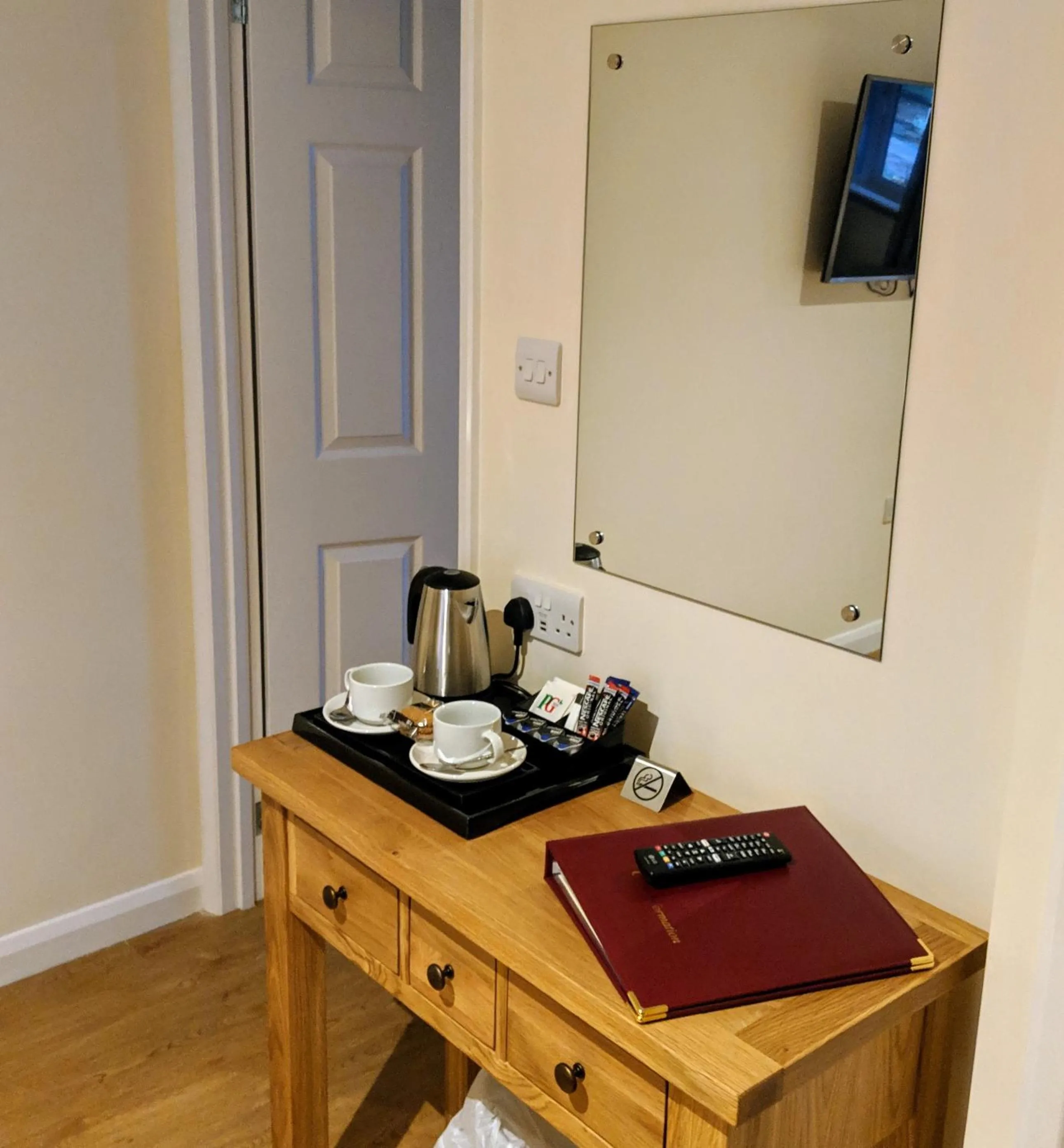 Coffee/tea facilities in Wayford Bridge Inn Hotel
