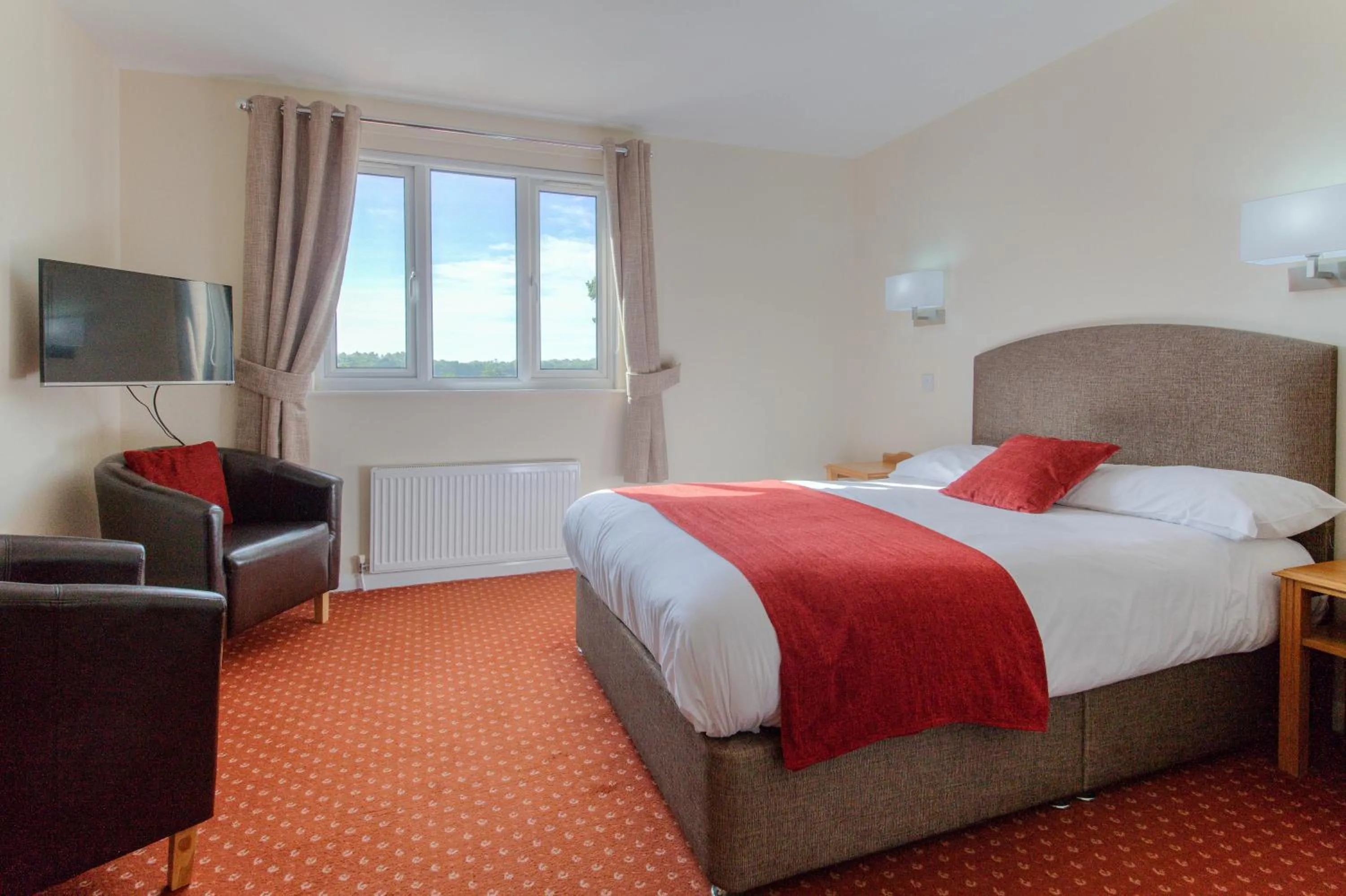 Photo of the whole room, Bed in Wayford Bridge Inn Hotel