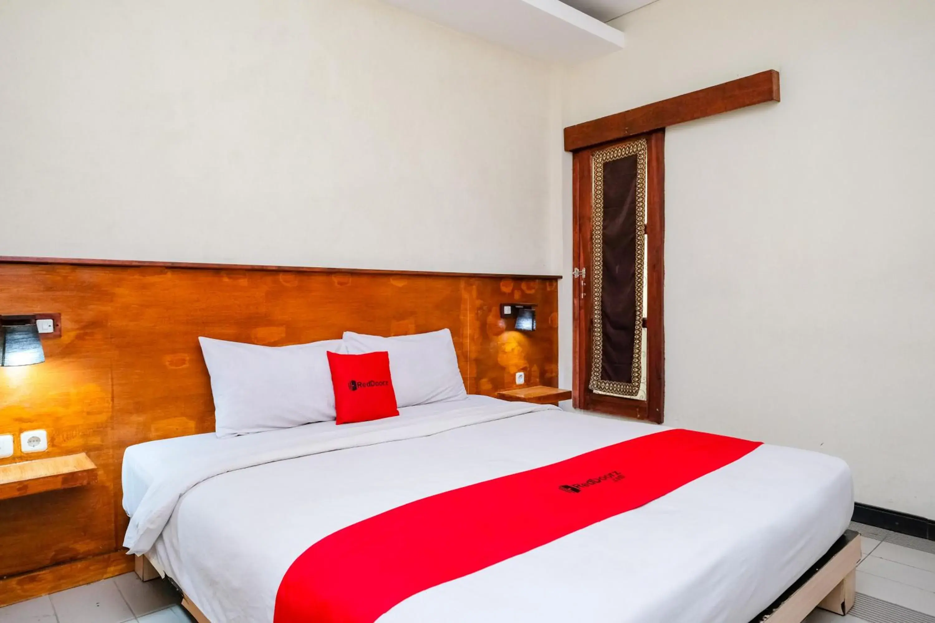 Bedroom, Bed in RedDoorz near Legian Street Bedroom, Bed in RedDoorz near Legian Street