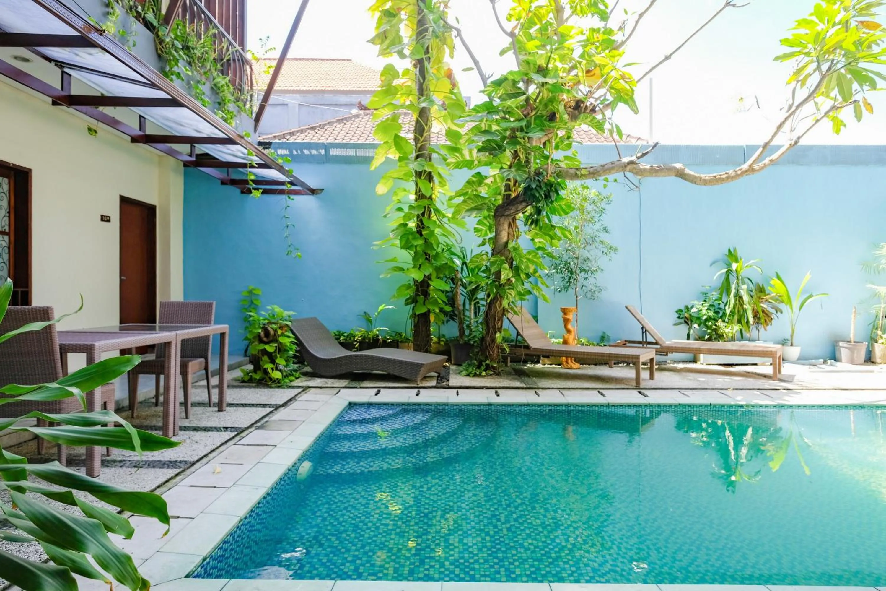 Swimming pool in RedDoorz near Legian Street