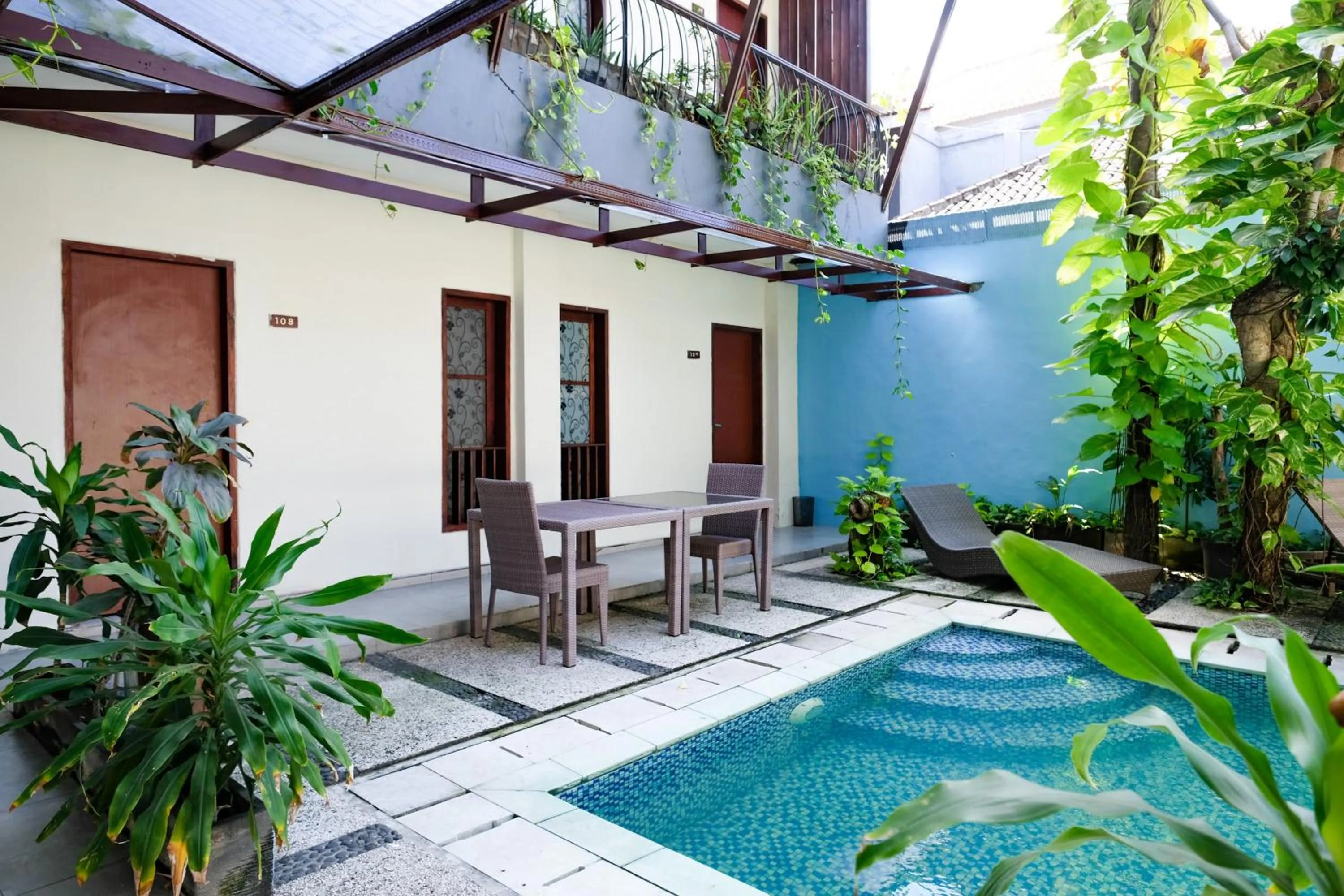 Swimming pool in RedDoorz near Legian Street