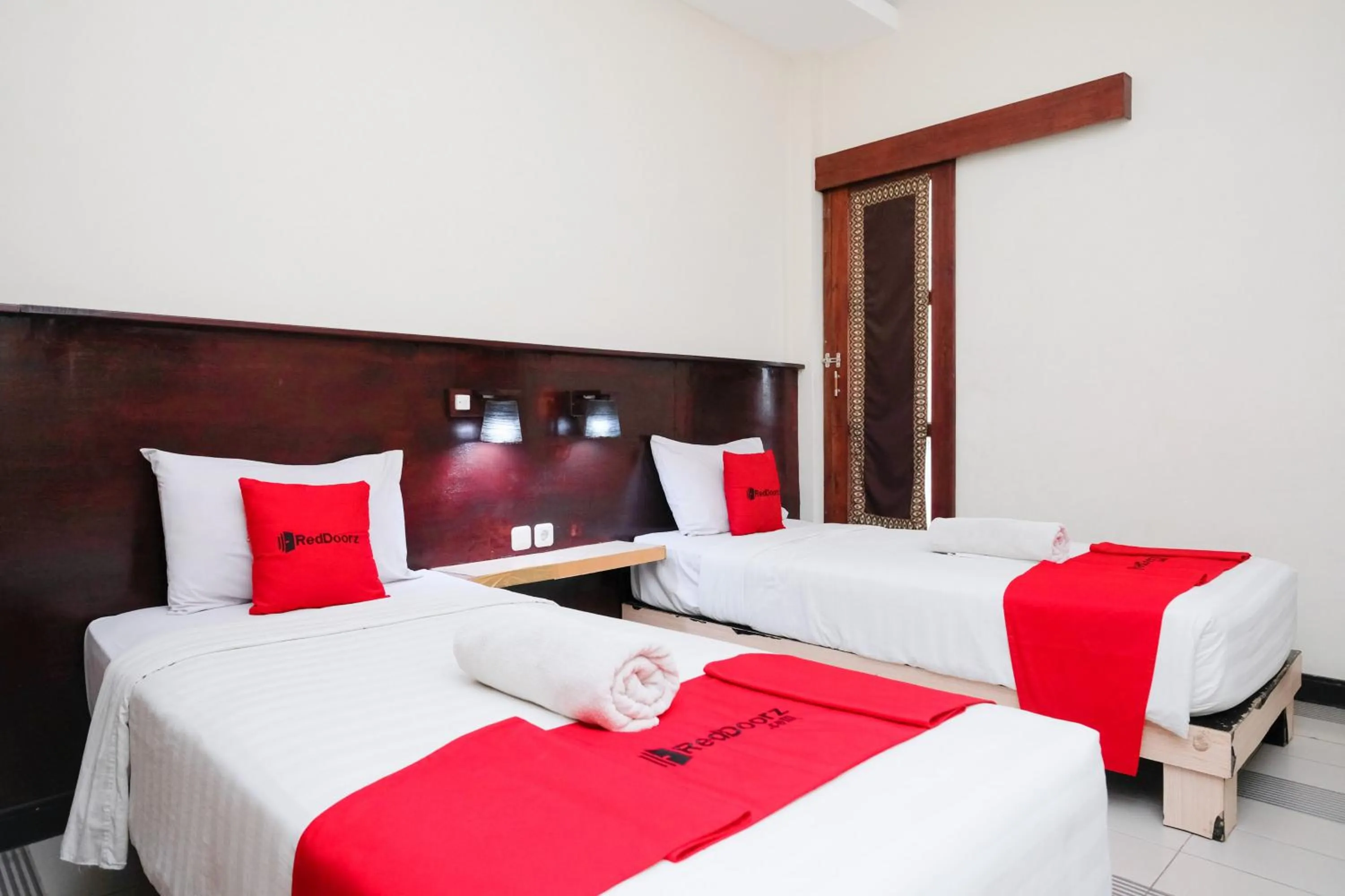 Bedroom, Bed in RedDoorz near Legian Street