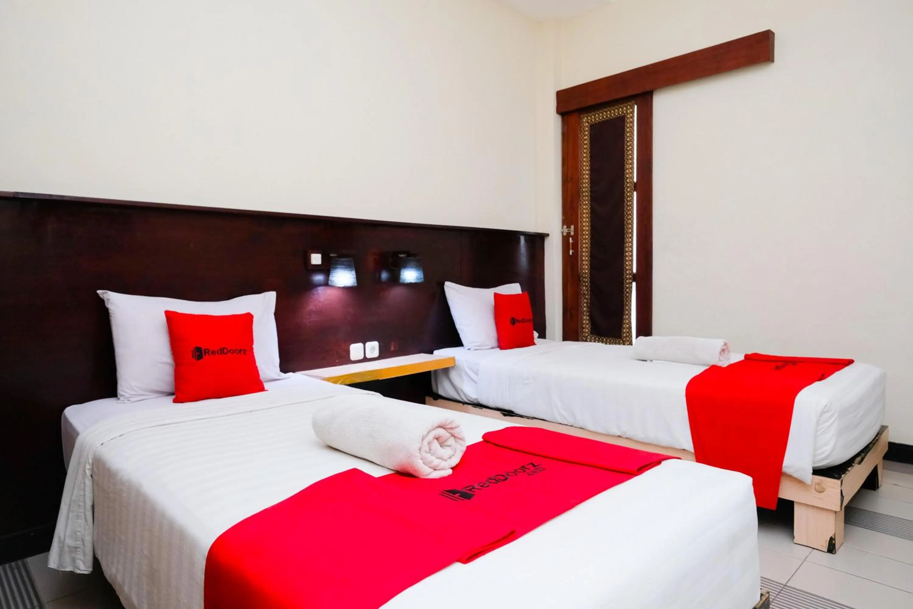 Bedroom, Bed in RedDoorz near Legian Street
