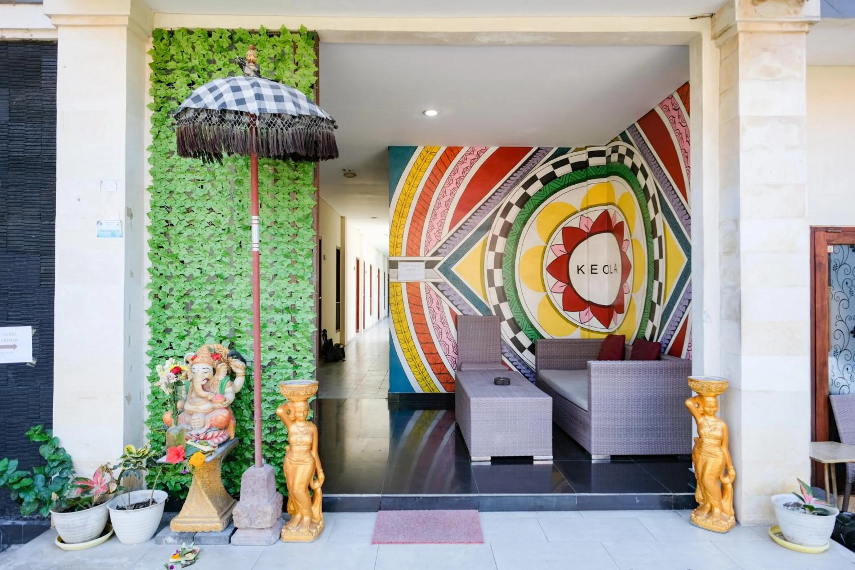 Seating area in RedDoorz near Legian Street