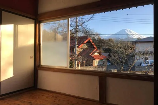 Mountain view in Fuji Sakura House