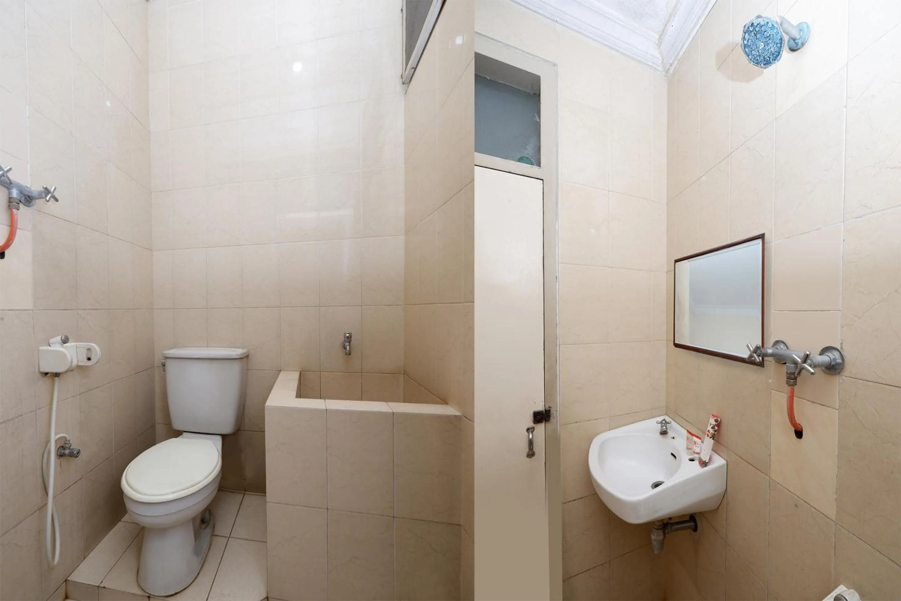 Bathroom in OYO 1843 Cahya Nirwana