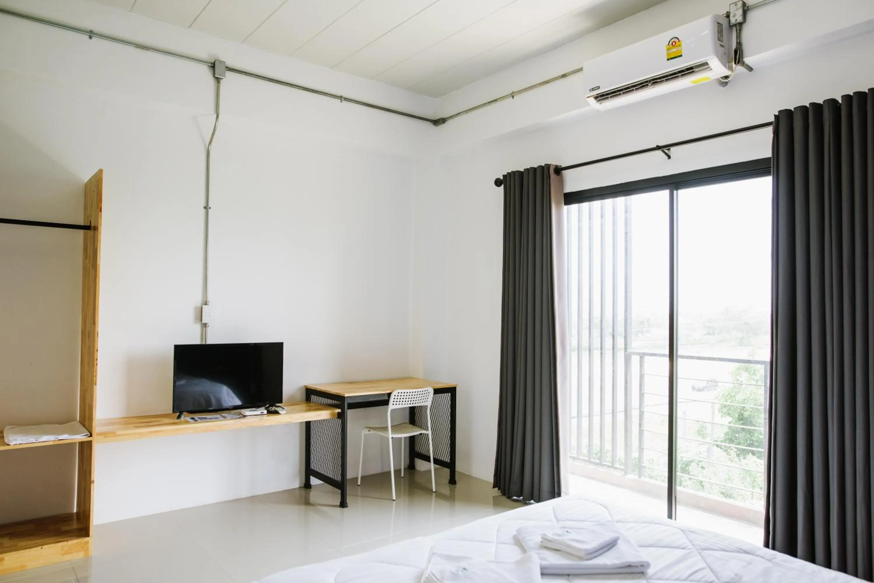 Bed in PJ Loft Hotel