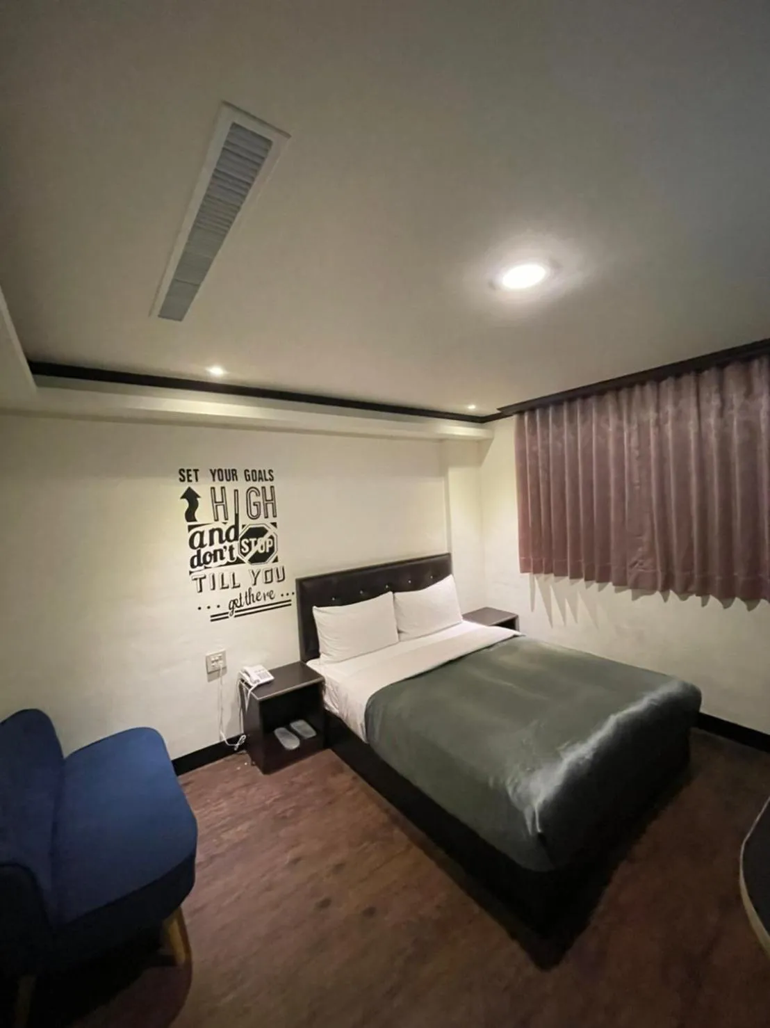 Holiday Business Hotel