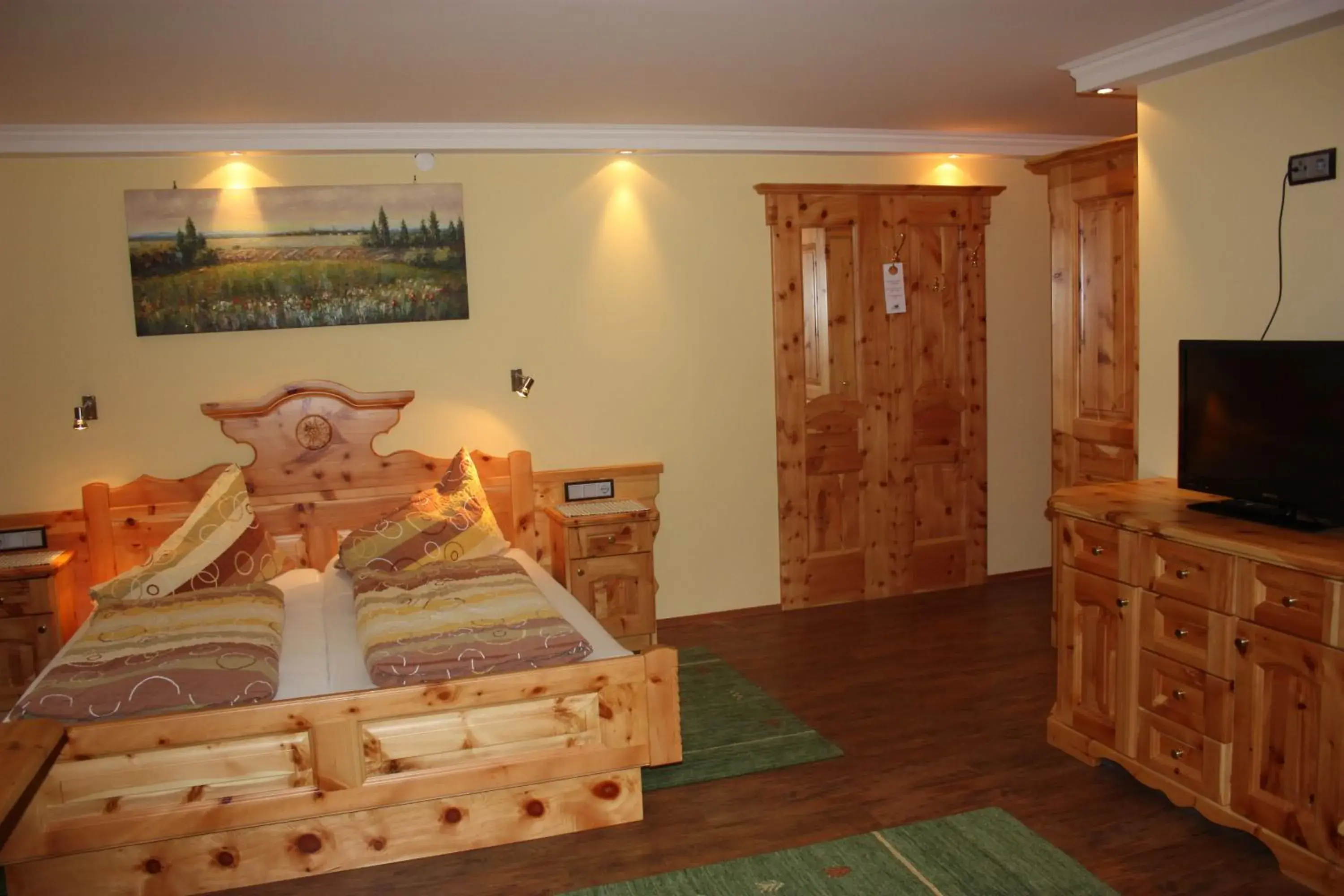 Family Room Zirbe in Gasthof Gosausee Family Room Zirbe in Gasthof Gosausee