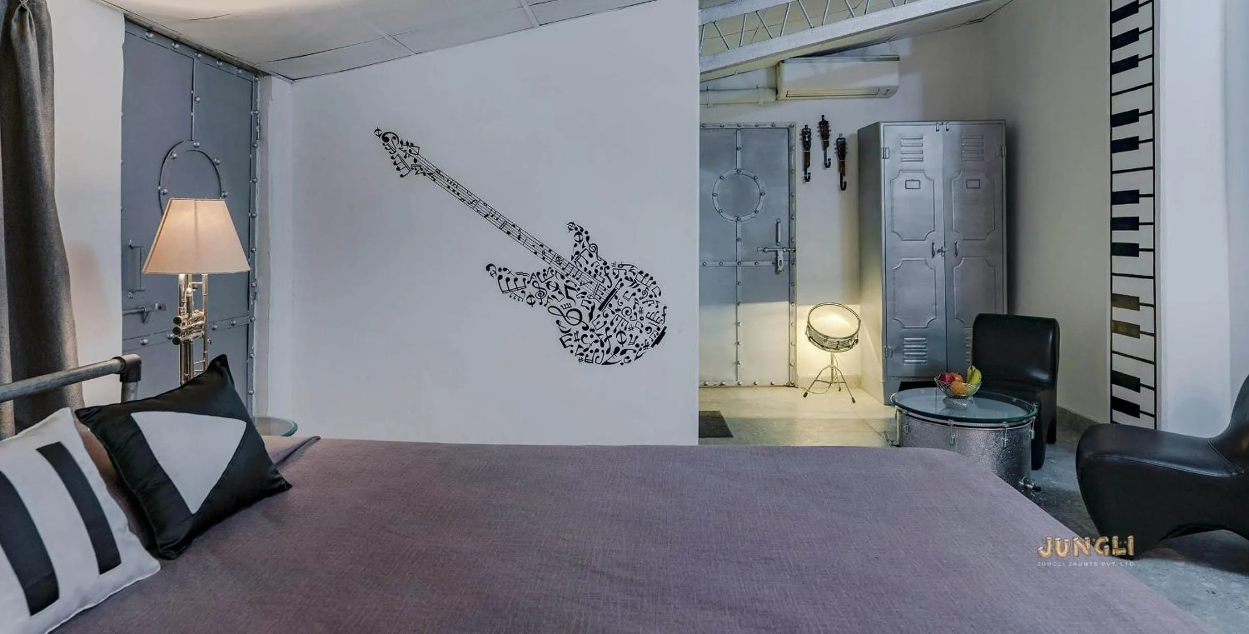 Photo of the whole room, Bed in Fun Factory