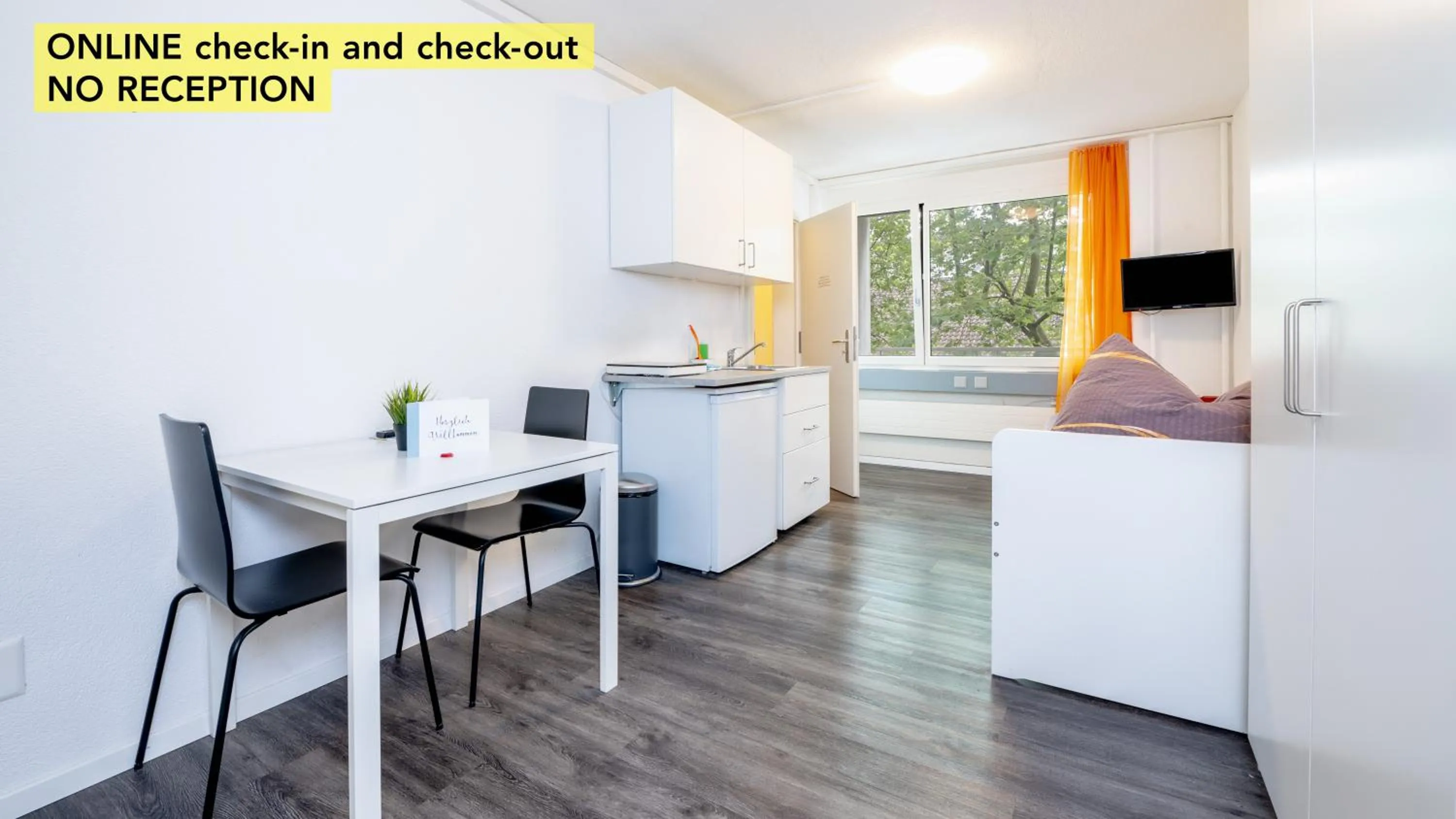 Photo of the whole room in Anstatthotel Zug - app self-check-in