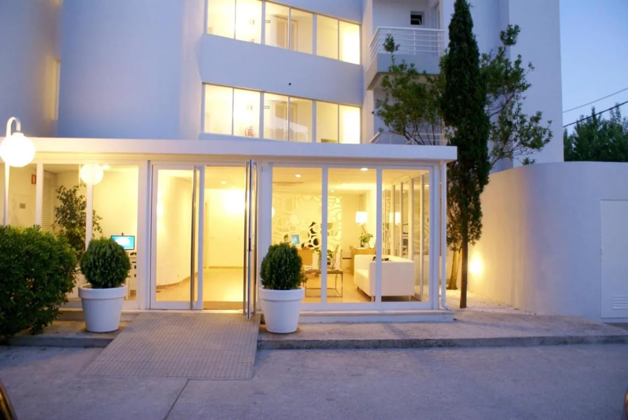 Facade/entrance in Apartamentos Bellamar