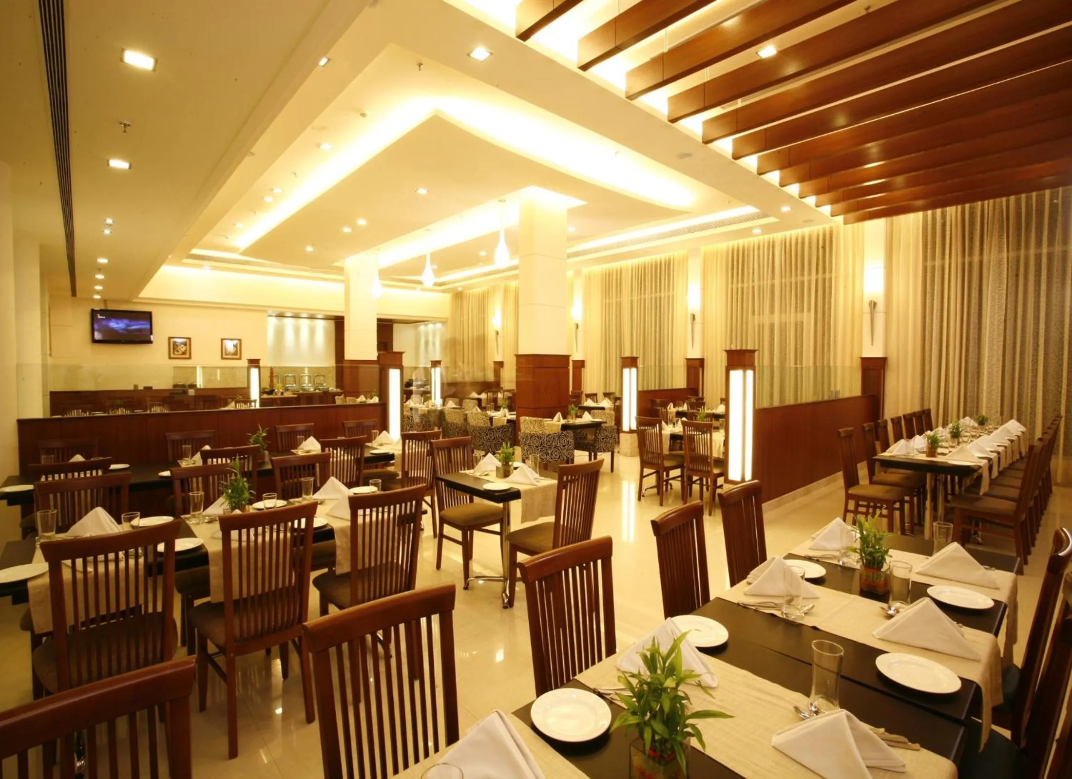 Restaurant/places to eat in Ambrosia Sarovar Portico