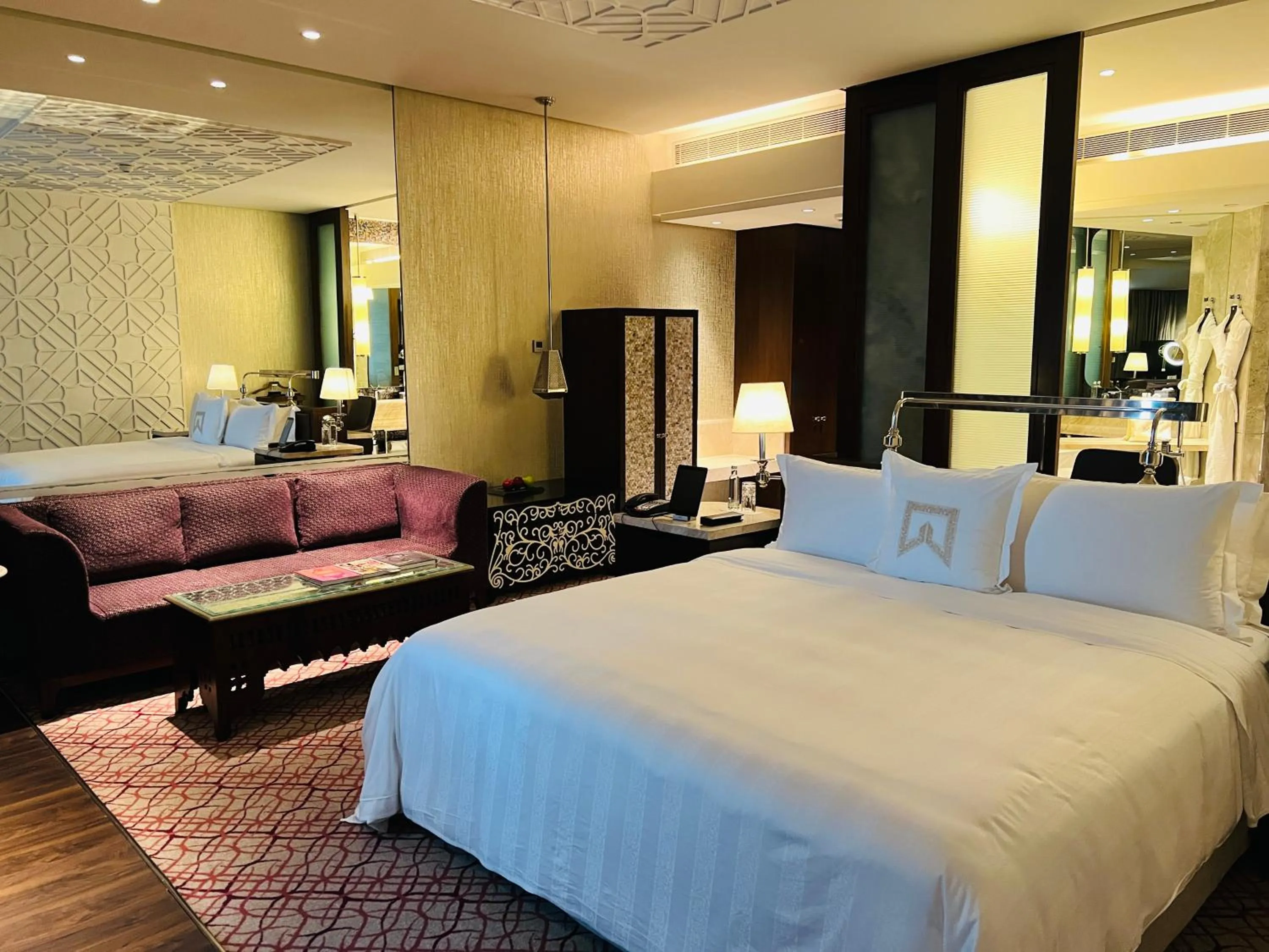 Photo of the whole room, Bed in ITC Kohenur, a Luxury Collection Hotel, Hyderabad
