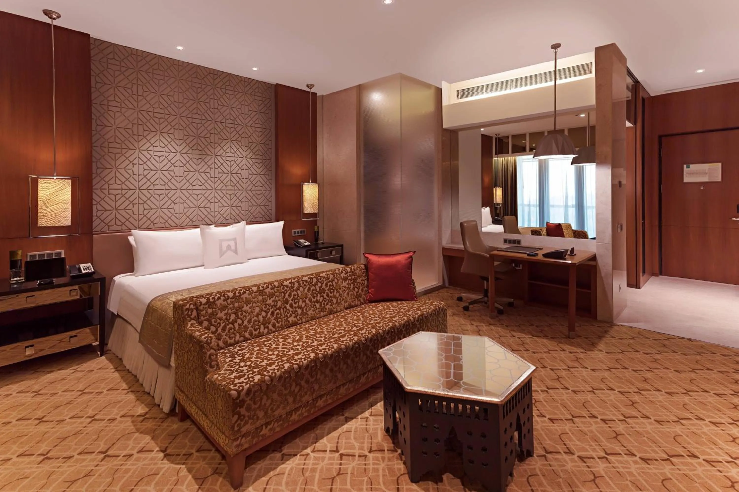 Photo of the whole room, Bed in ITC Kohenur, a Luxury Collection Hotel, Hyderabad