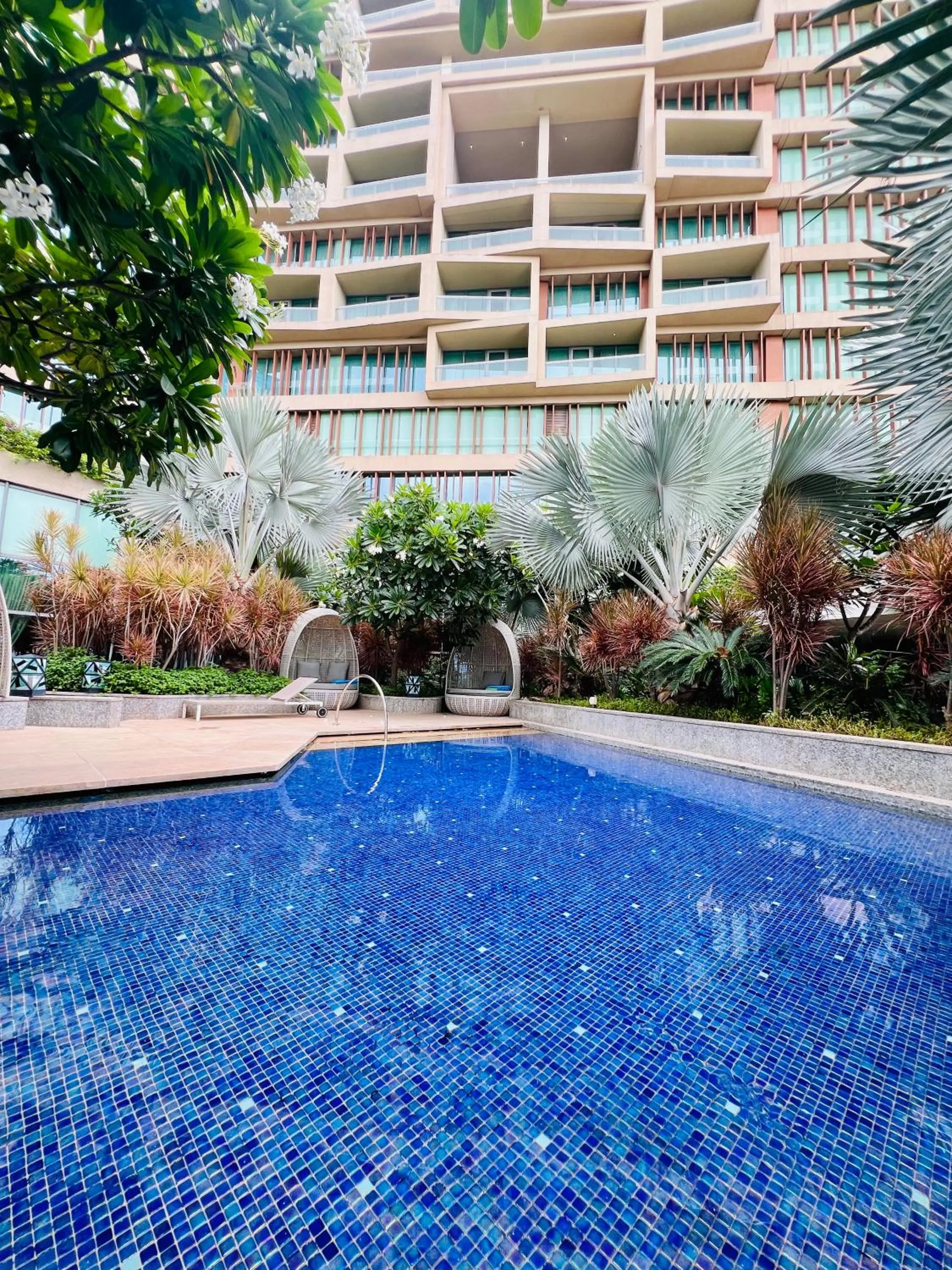 Swimming pool in ITC Kohenur, a Luxury Collection Hotel, Hyderabad