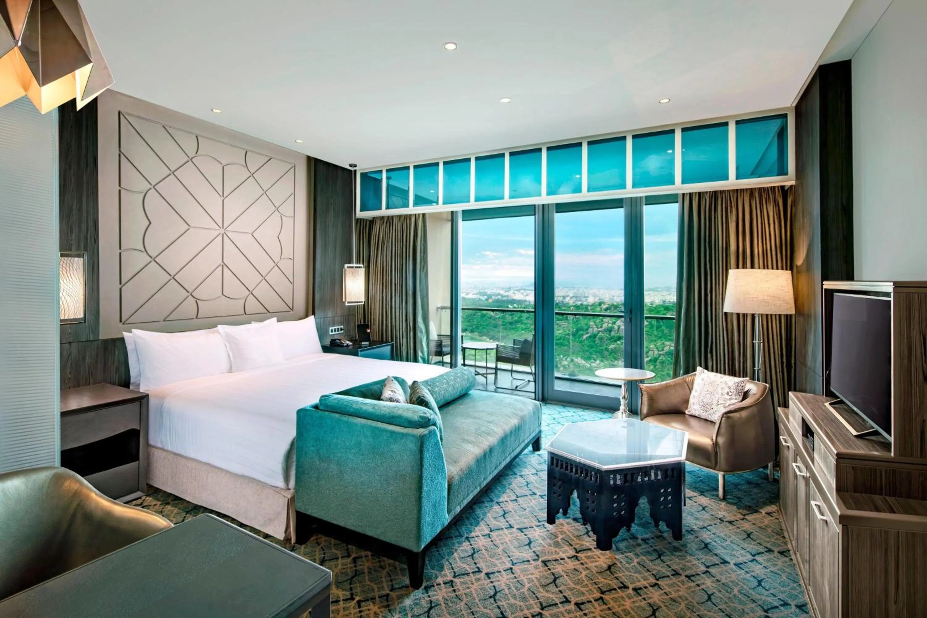 Photo of the whole room, Bed in ITC Kohenur, a Luxury Collection Hotel, Hyderabad