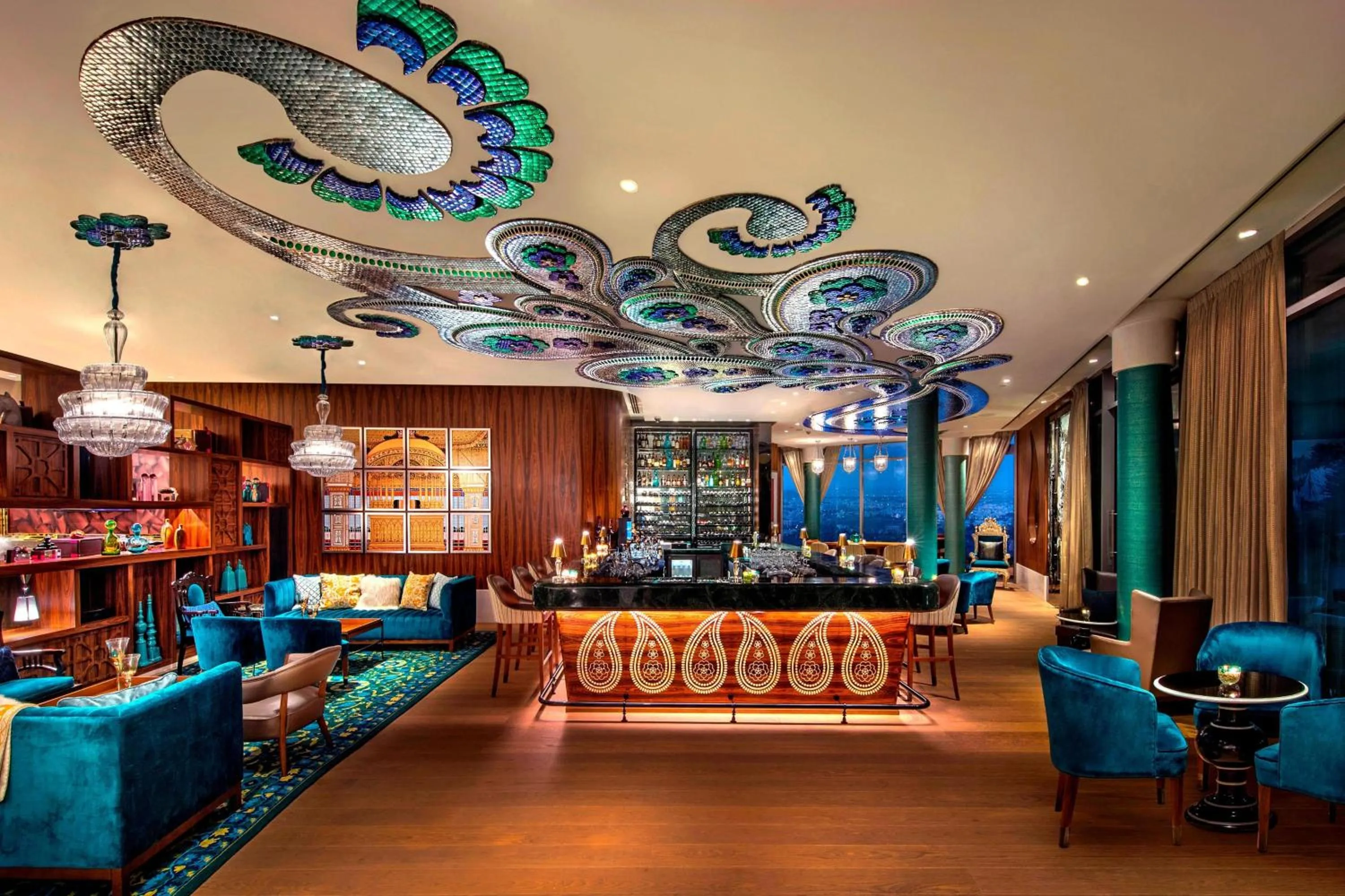 Lounge or bar in ITC Kohenur, a Luxury Collection Hotel, Hyderabad