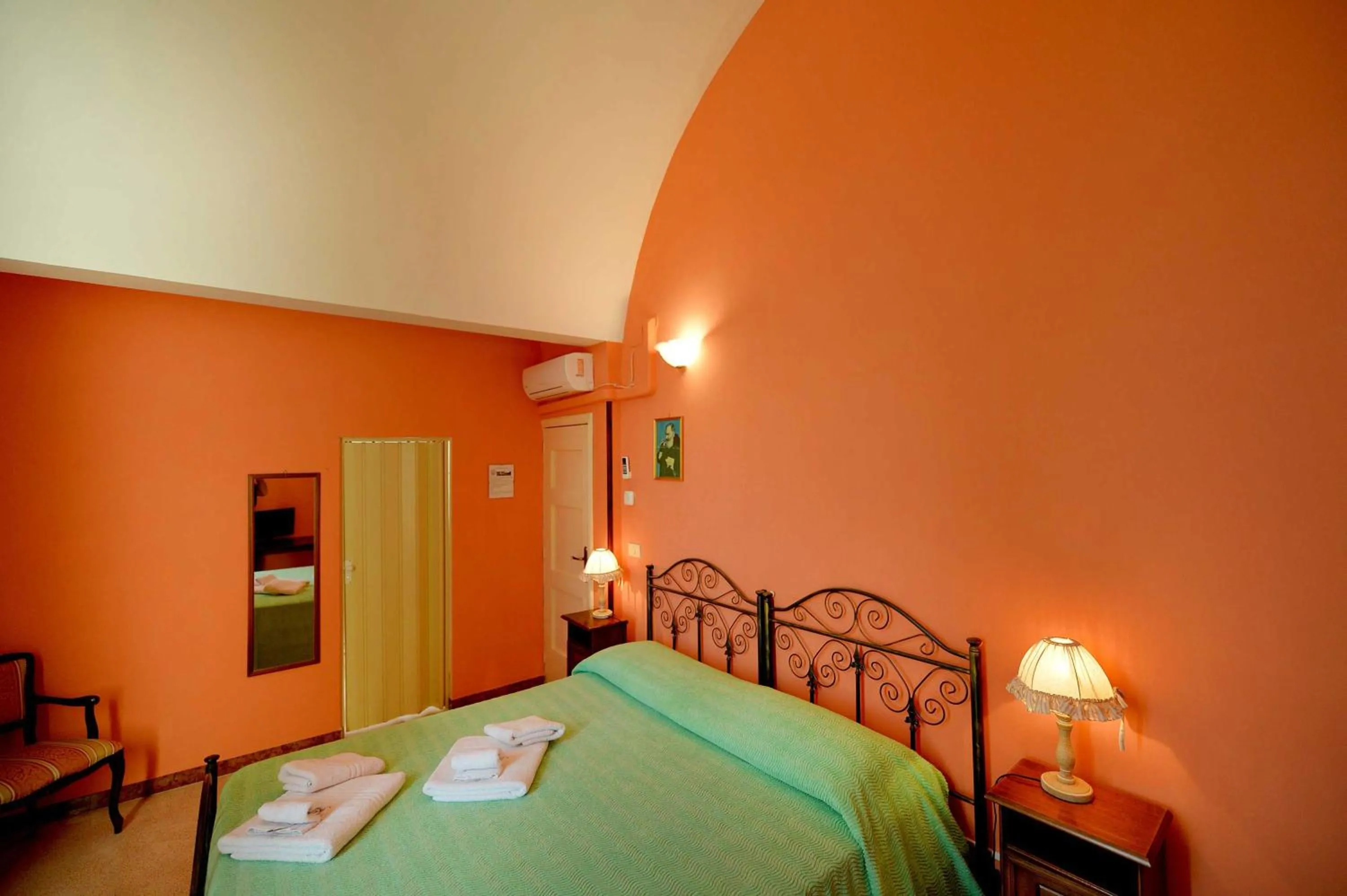 Bedroom, Bed in Agriturismo Santa Chiara