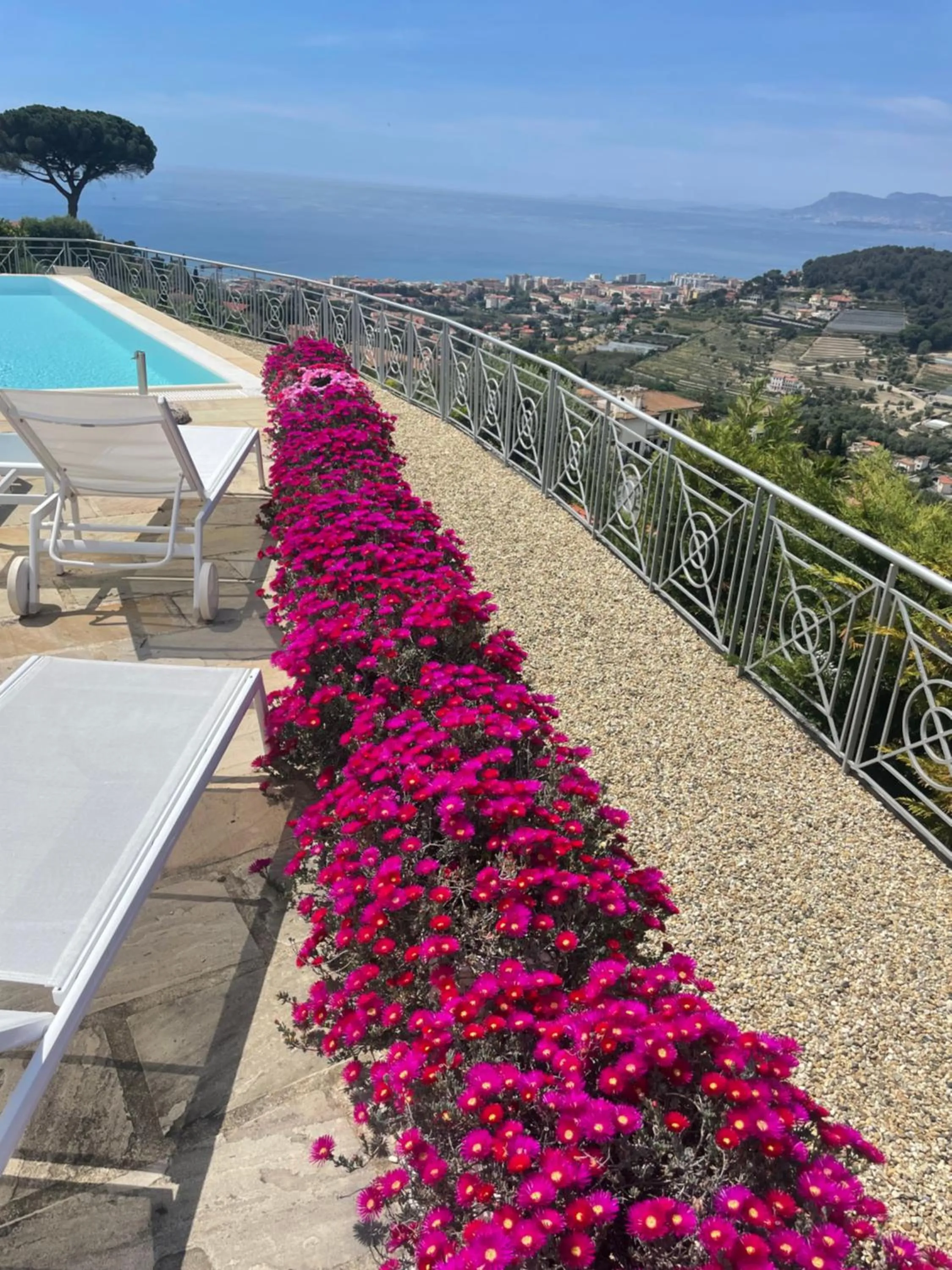 Villa Gaia - Luxury Villa, pool & wellness rooms