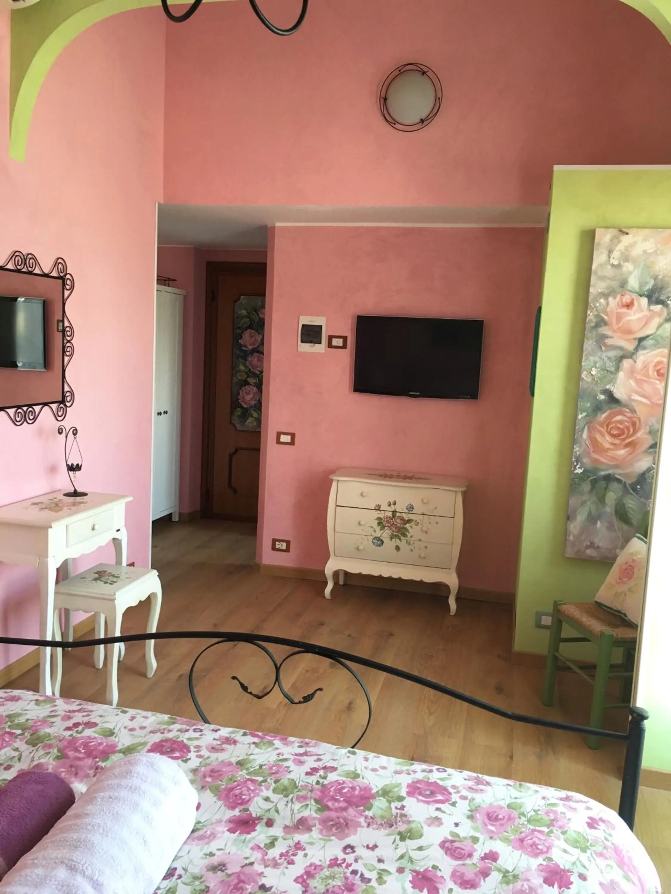 Bed in Villa Gaia - Luxury Villa, pool & wellness rooms