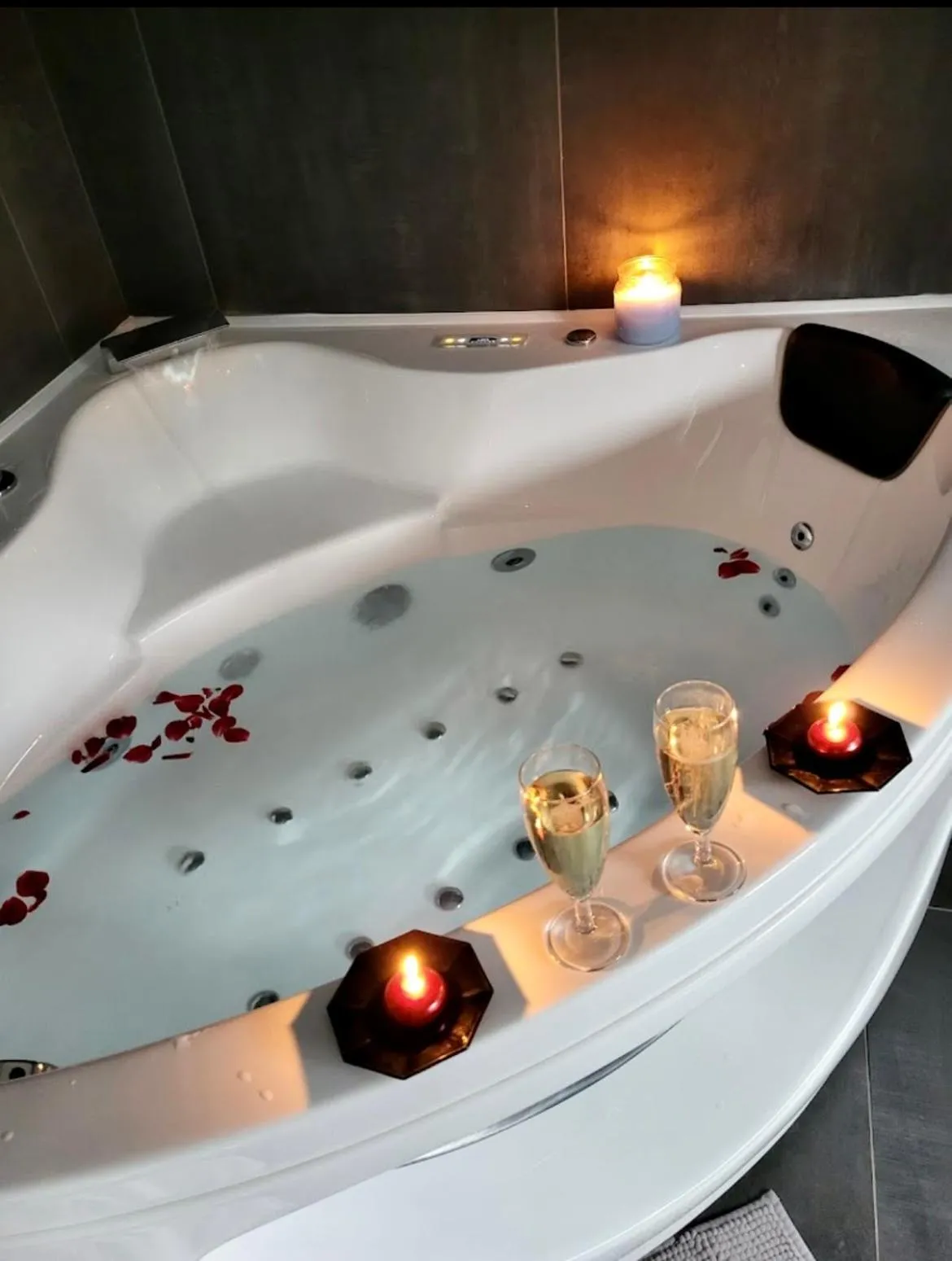 Villa Gaia - Luxury Villa, pool & wellness rooms