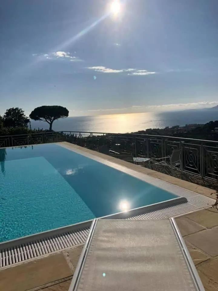 Villa Gaia - Luxury Villa, pool & wellness rooms