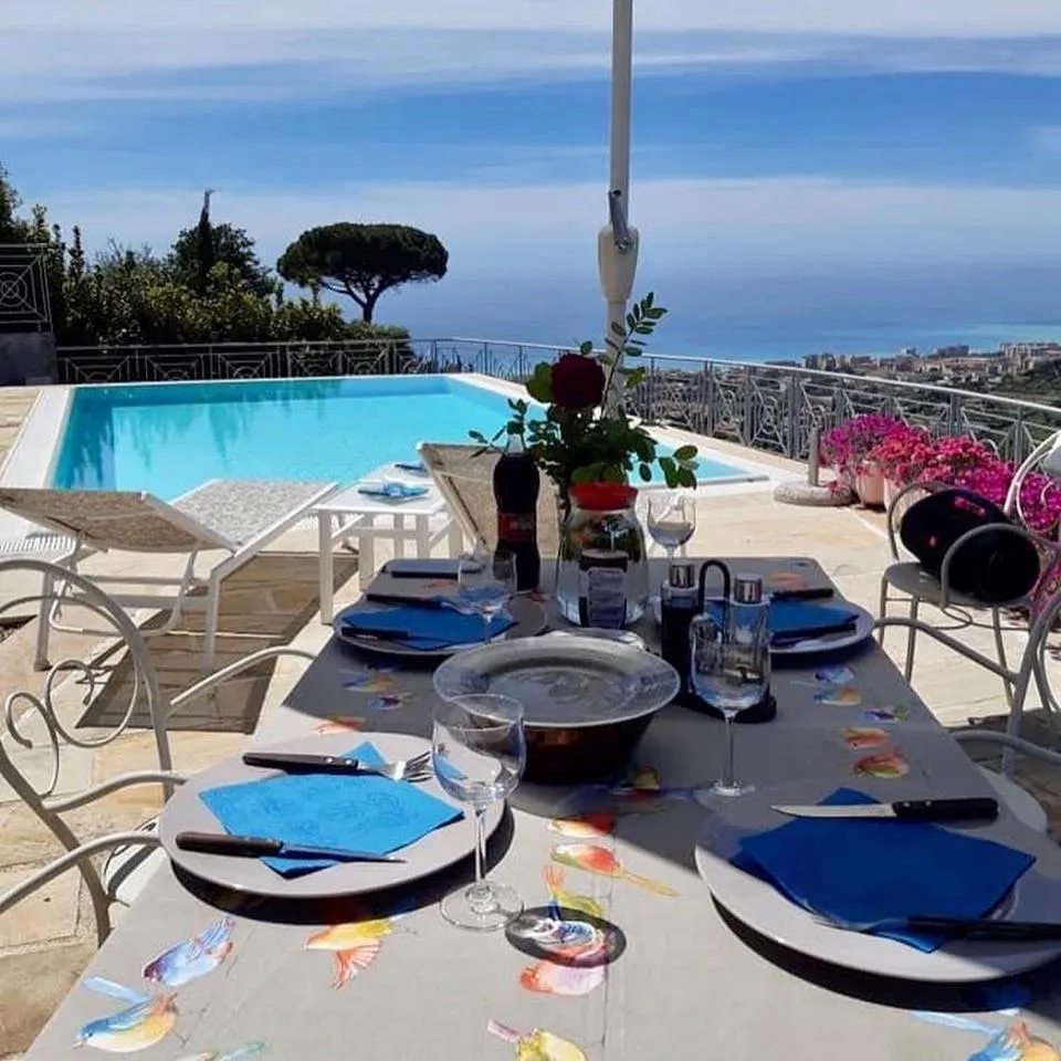 Villa Gaia - Luxury Villa, pool & wellness rooms