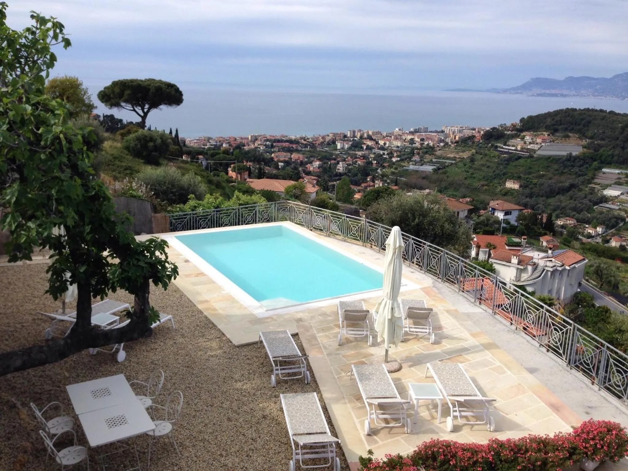 Villa Gaia - Luxury Villa, pool & wellness rooms
